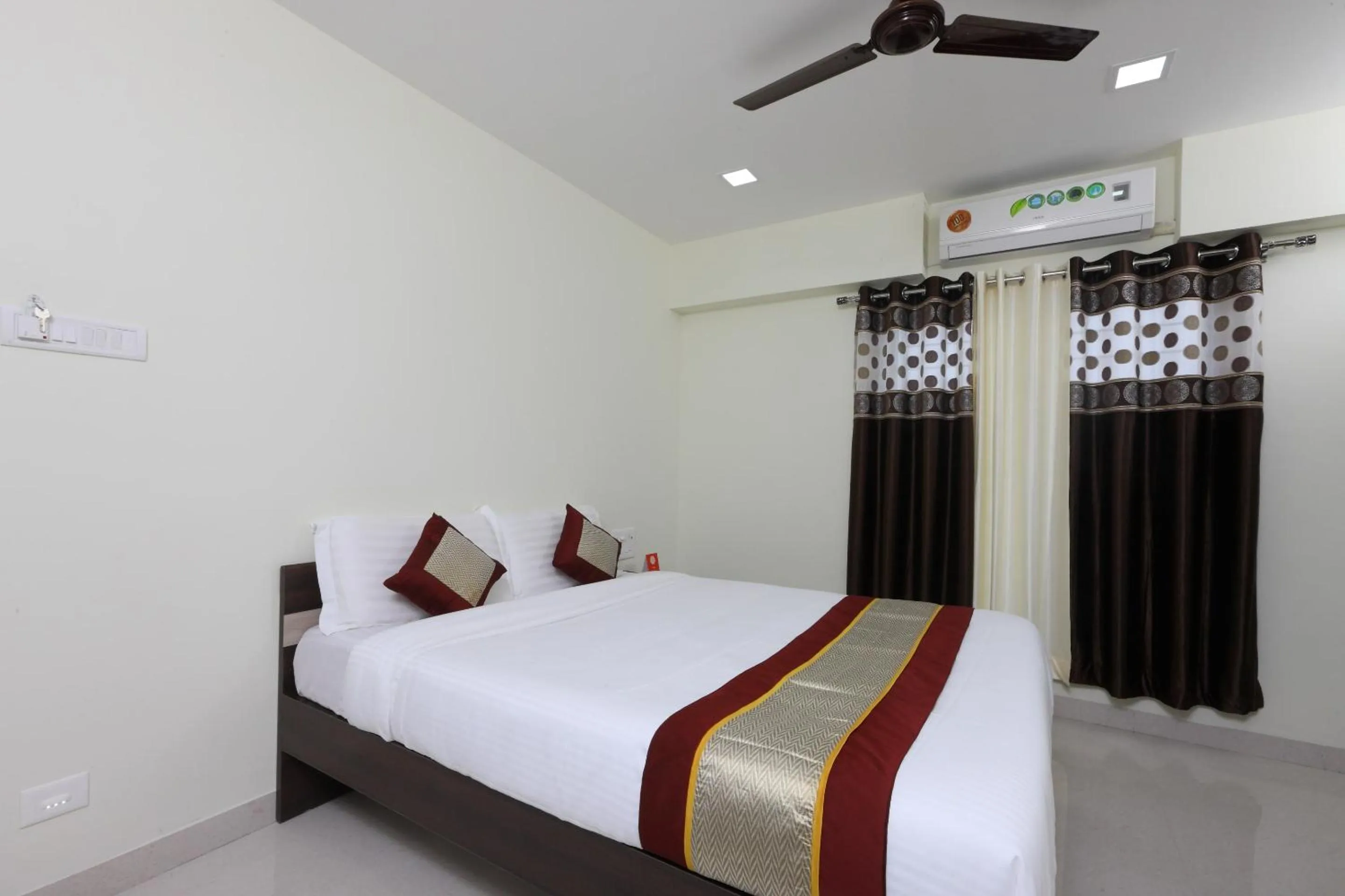 Bedroom, Bed in Super Hotel O Perfect Stay Near Meenambakkam Metro Station