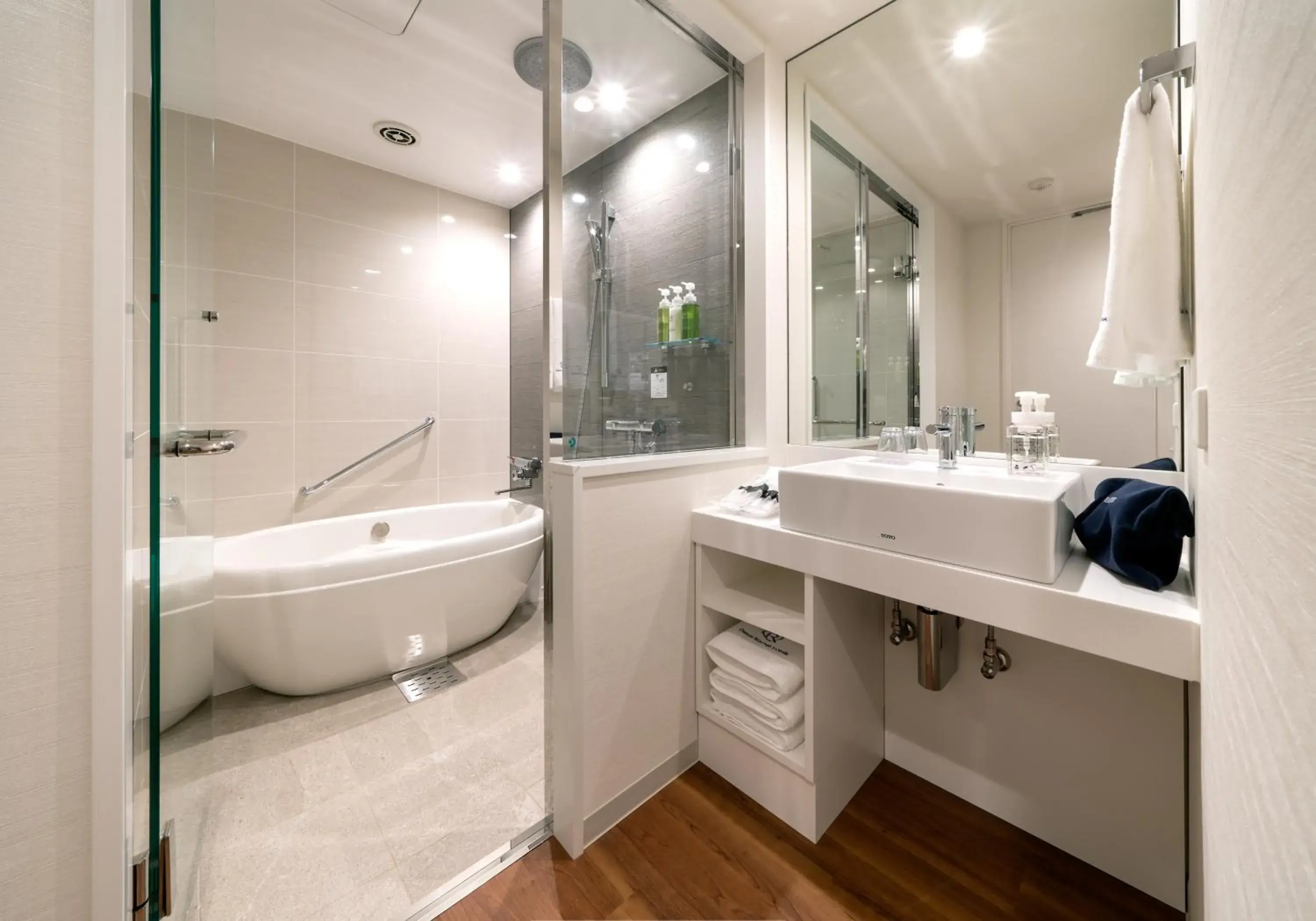 Bathroom in Daiwa Roynet Hotel Nishi-Shinjuku PREMIER Bathroom in Daiwa Roynet Hotel Nishi-Shinjuku PREMIER