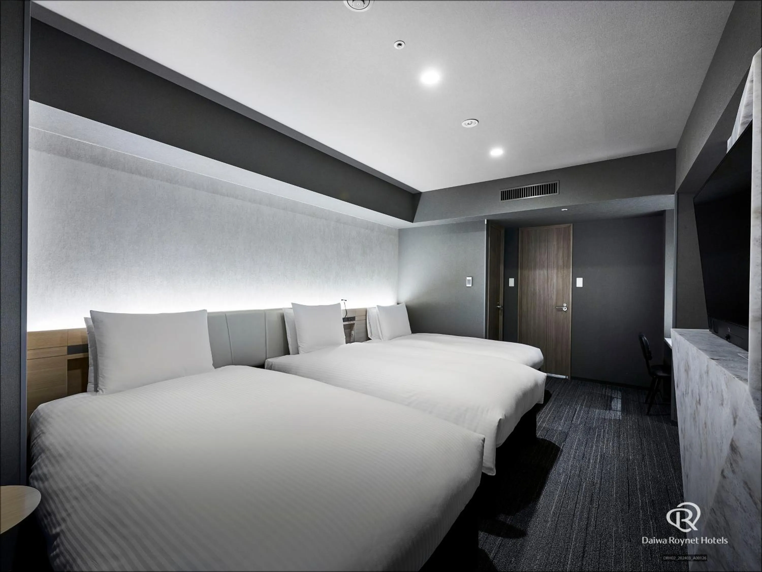 Bed in Daiwa Roynet Hotel Nishi-Shinjuku PREMIER