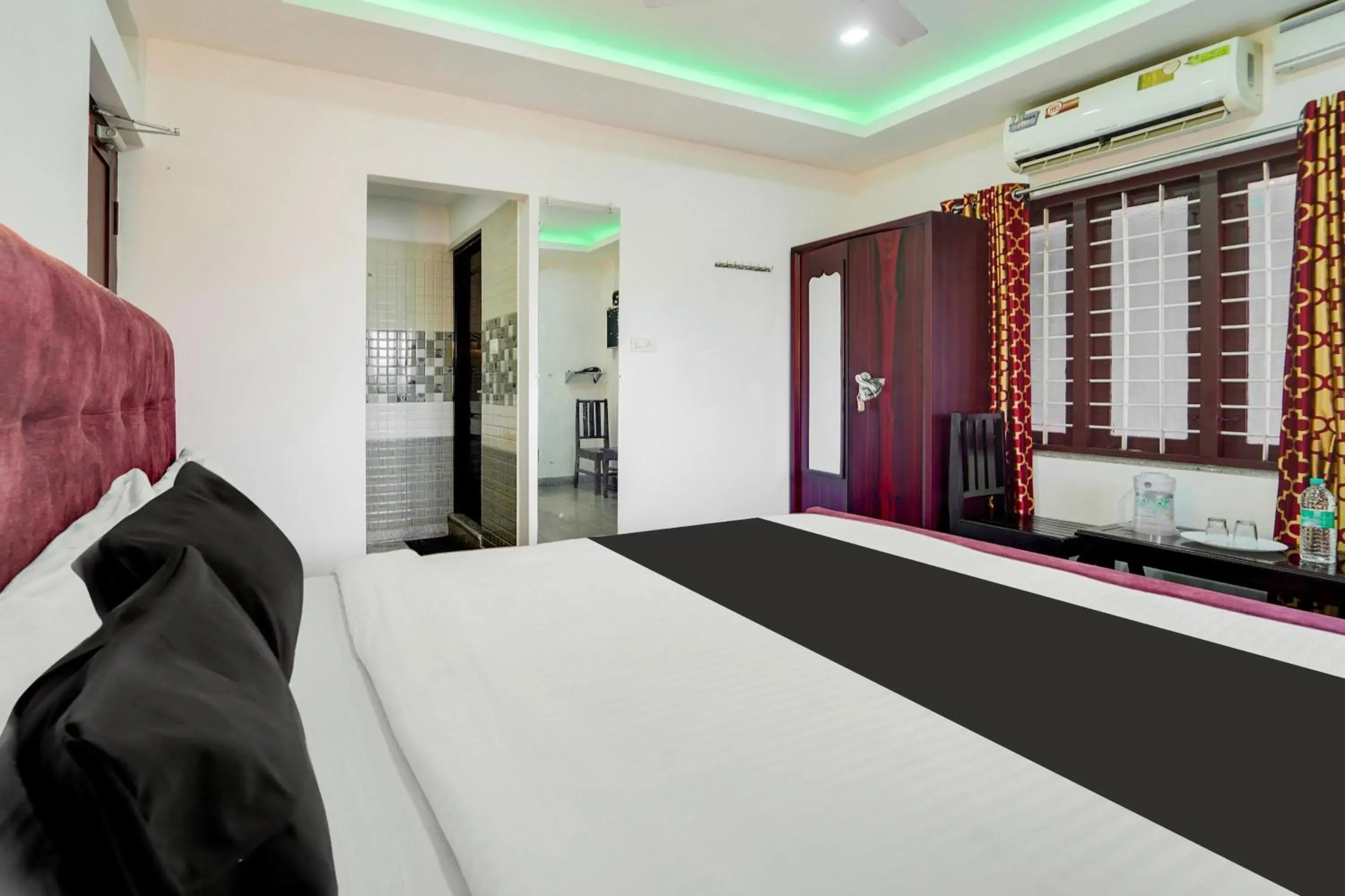 Bedroom, Bed in Super Hotel O Aluva Town Bedroom, Bed in Super Hotel O Aluva Town