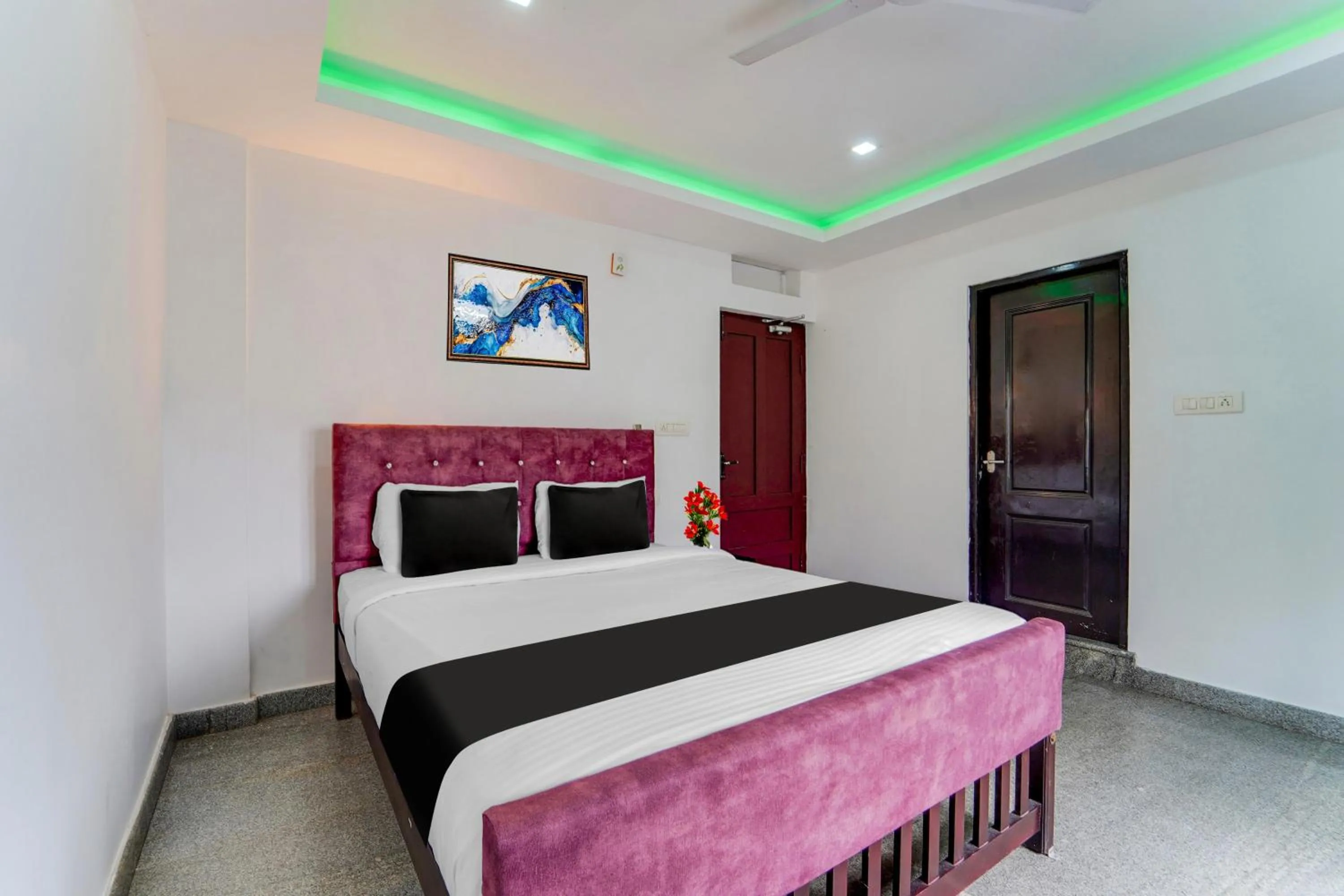 Bedroom, Bed in Super Hotel O Aluva Town