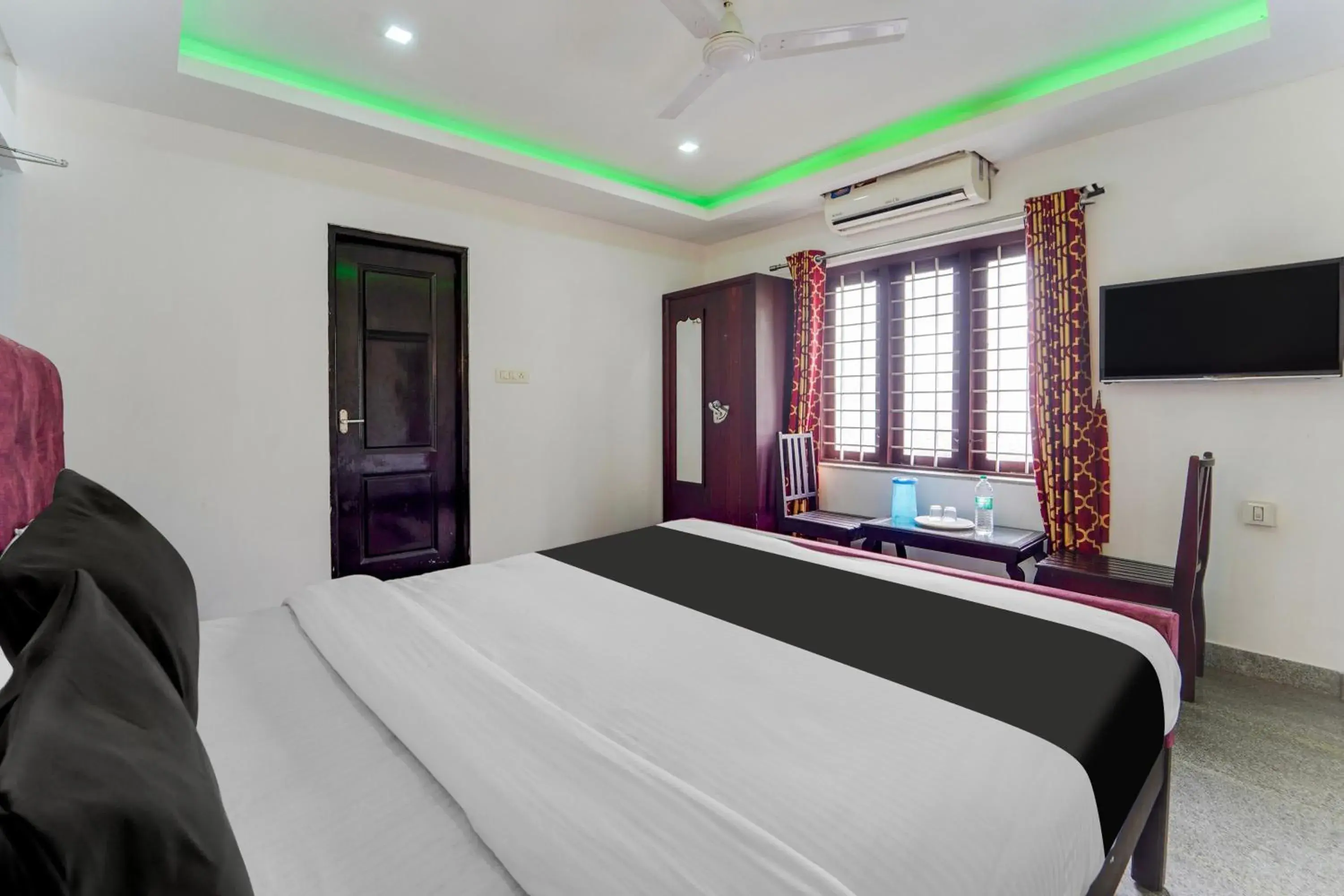 Bedroom, Bed in Super Hotel O Aluva Town Bedroom, Bed in Super Hotel O Aluva Town
