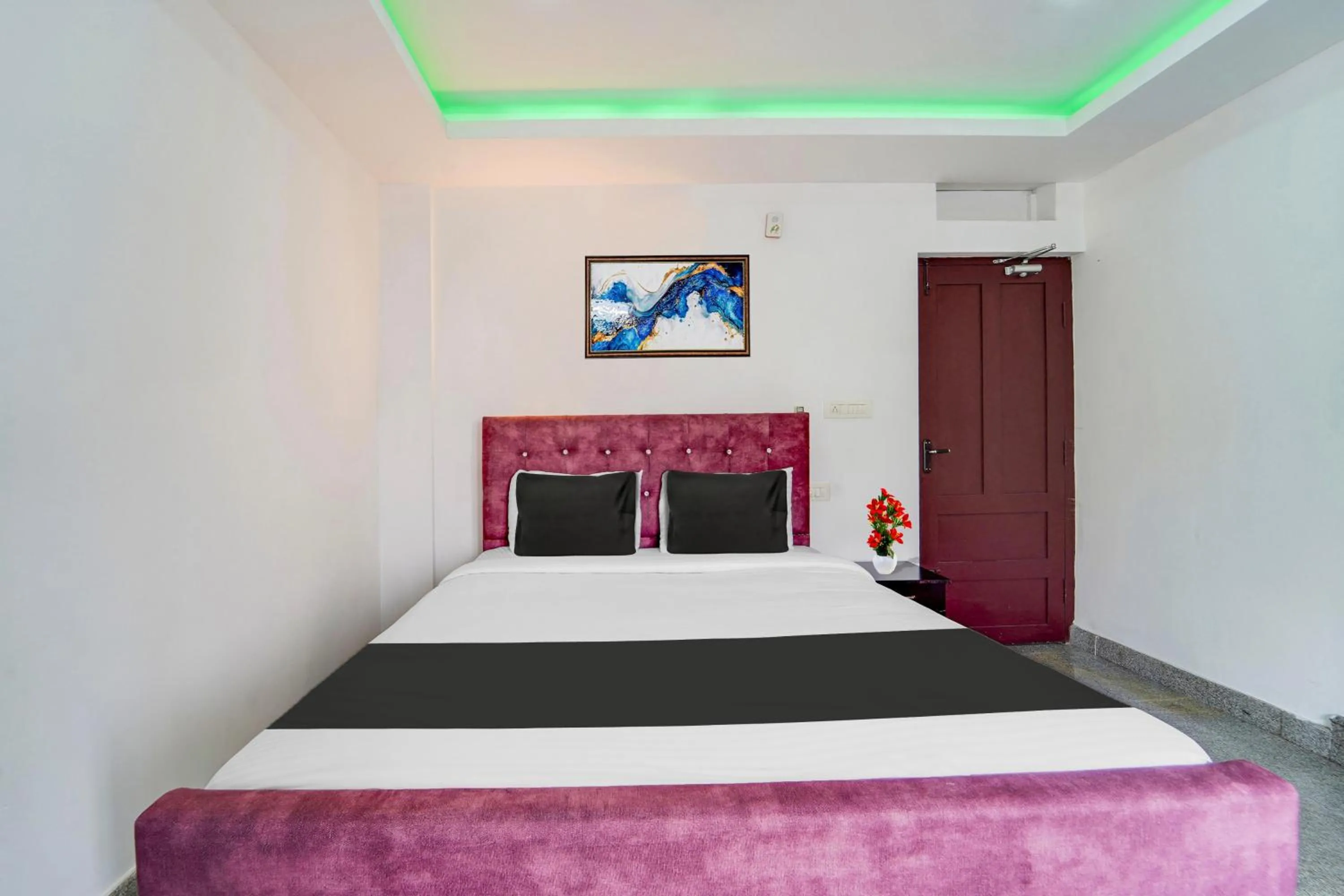Bedroom, Bed in Super Hotel O Aluva Town