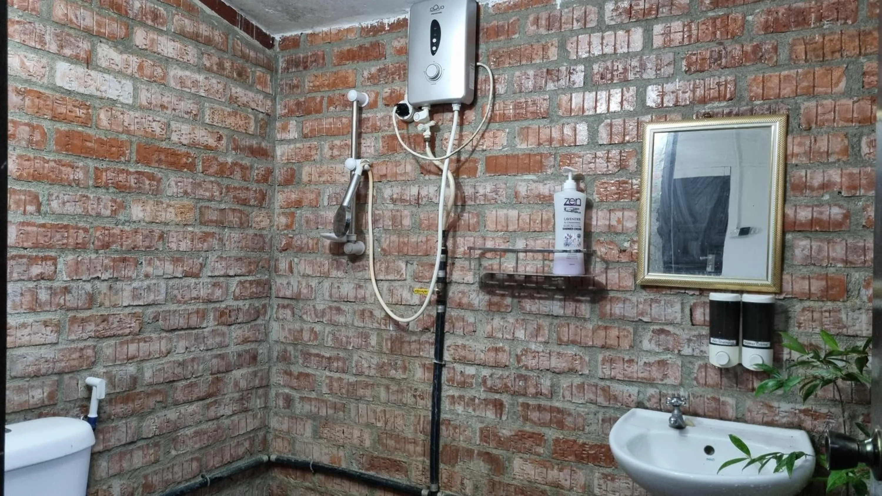 Bathroom in Kenyalang Urban Homestay