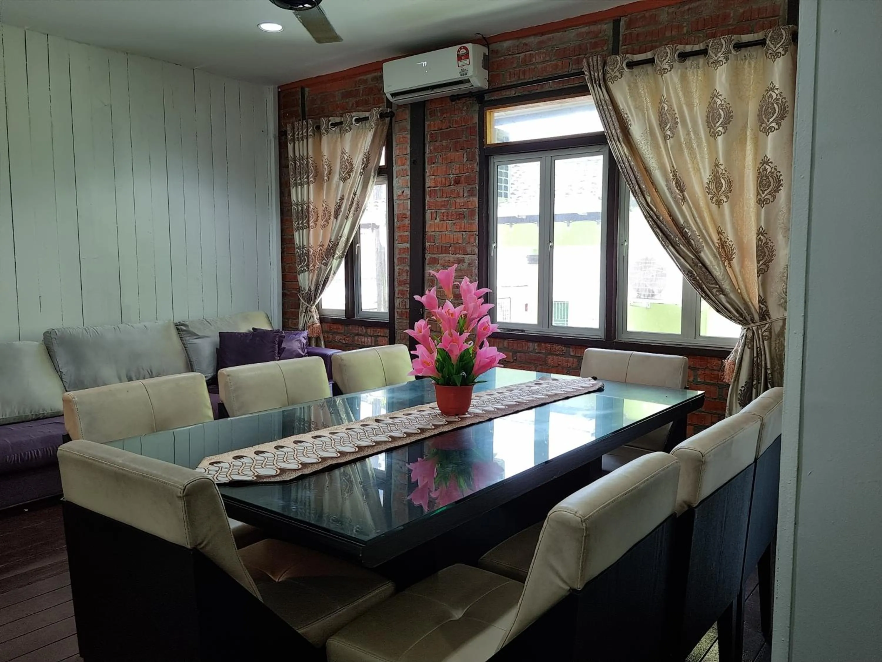 Living room in Kenyalang Urban Homestay