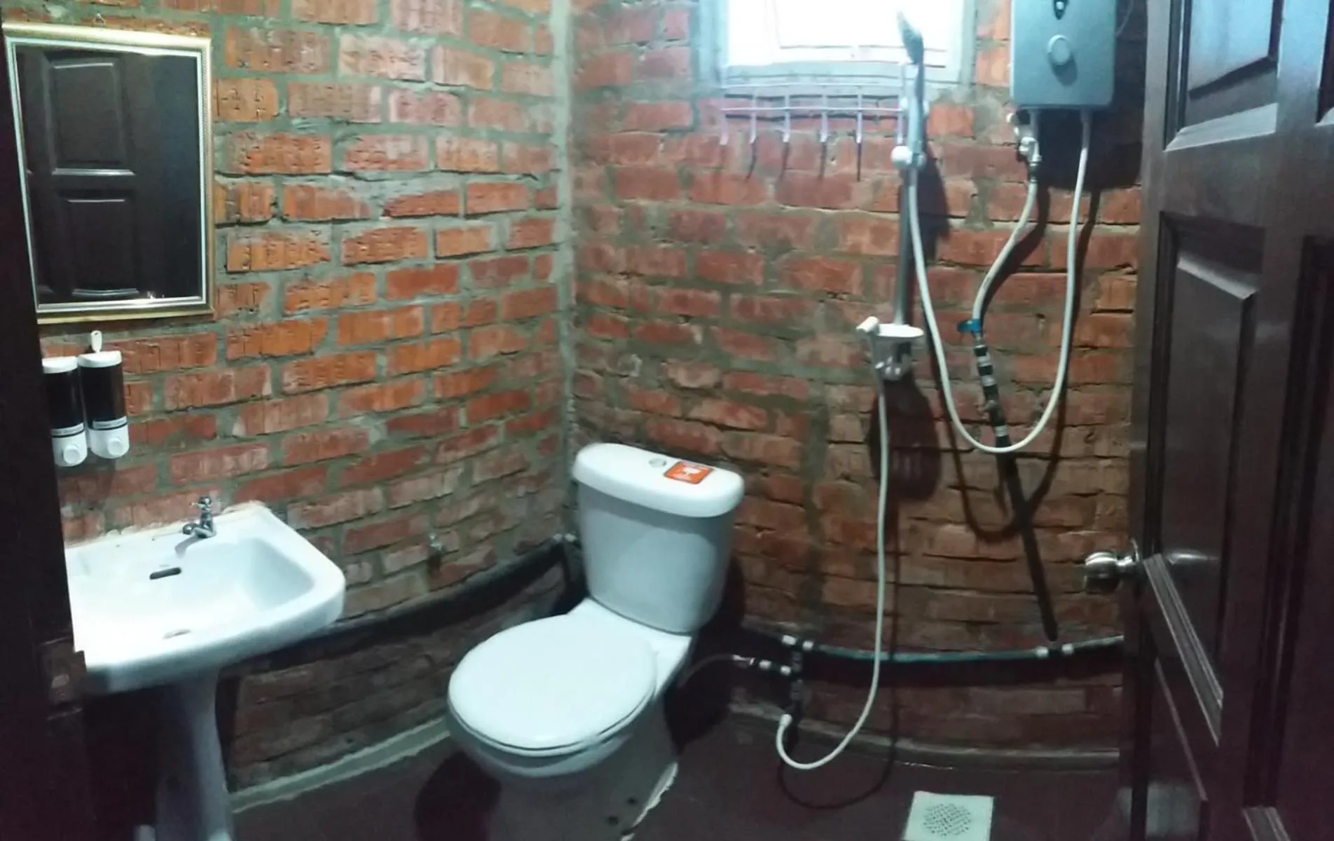 Bathroom in Kenyalang Urban Homestay