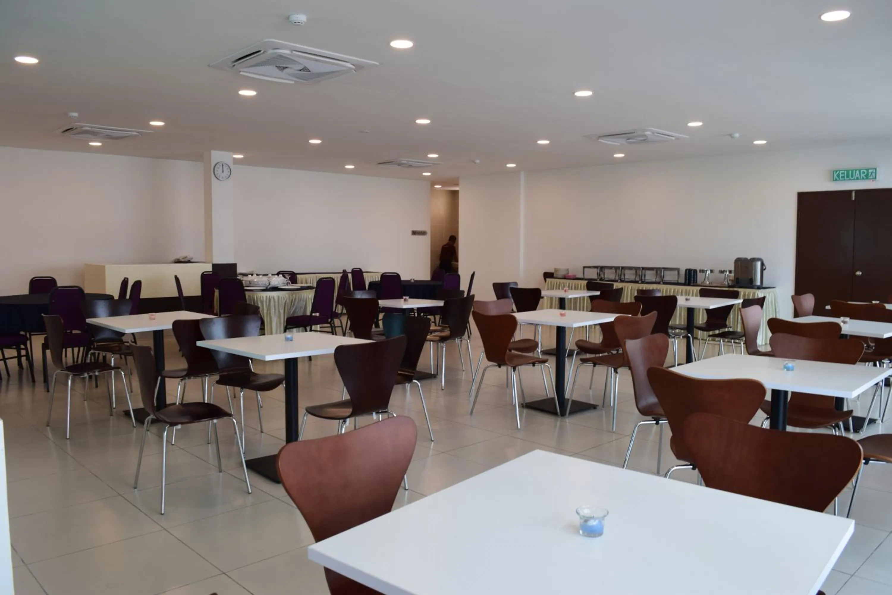 Restaurant/places to eat in Hotel Desaru Penawar