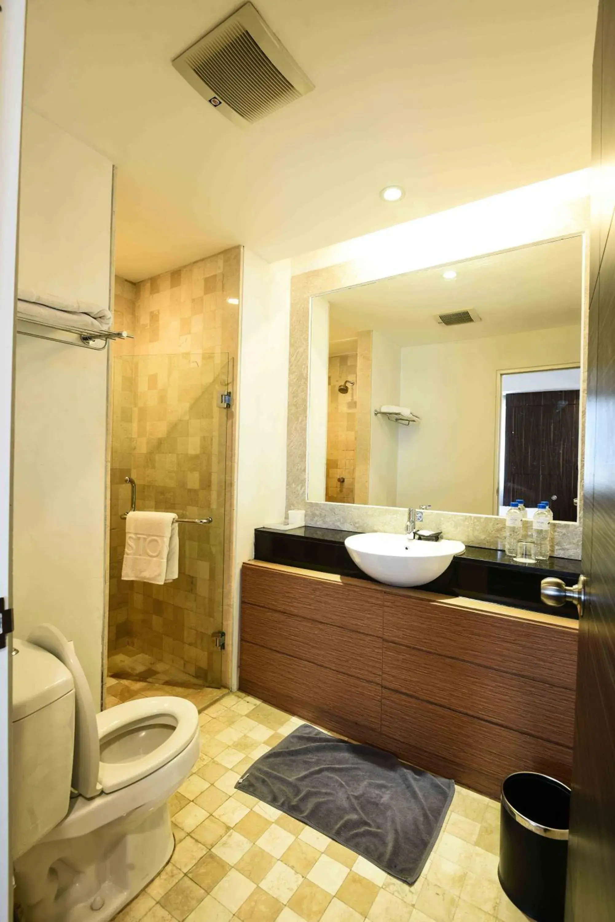 Bathroom in The Malibu Suites Balikpapan by Sissae Living Bathroom in The Malibu Suites Balikpapan by Sissae Living