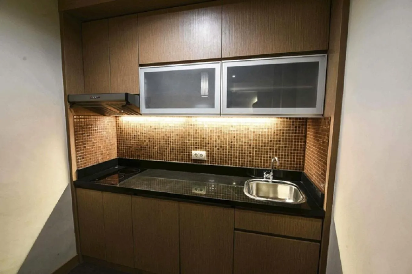 Kitchen or kitchenette in The Malibu Suites Balikpapan by Sissae Living