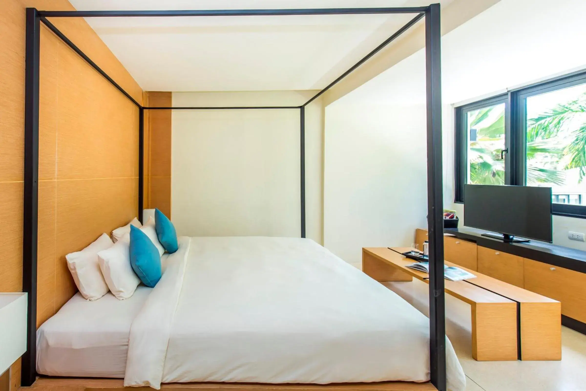 Bed in The Anda Mani Khaolak Beachfront Villas Bed in The Anda Mani Khaolak Beachfront Villas