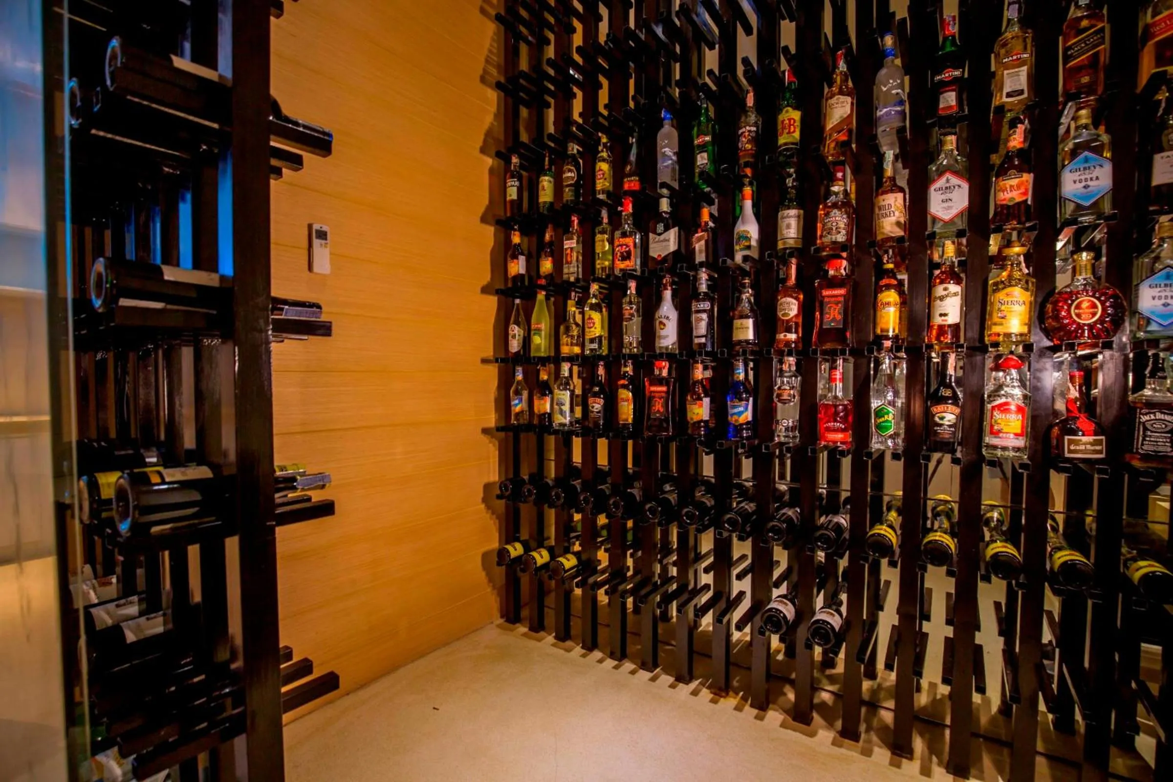 Restaurant/places to eat in The Anda Mani Khaolak Beachfront Villas