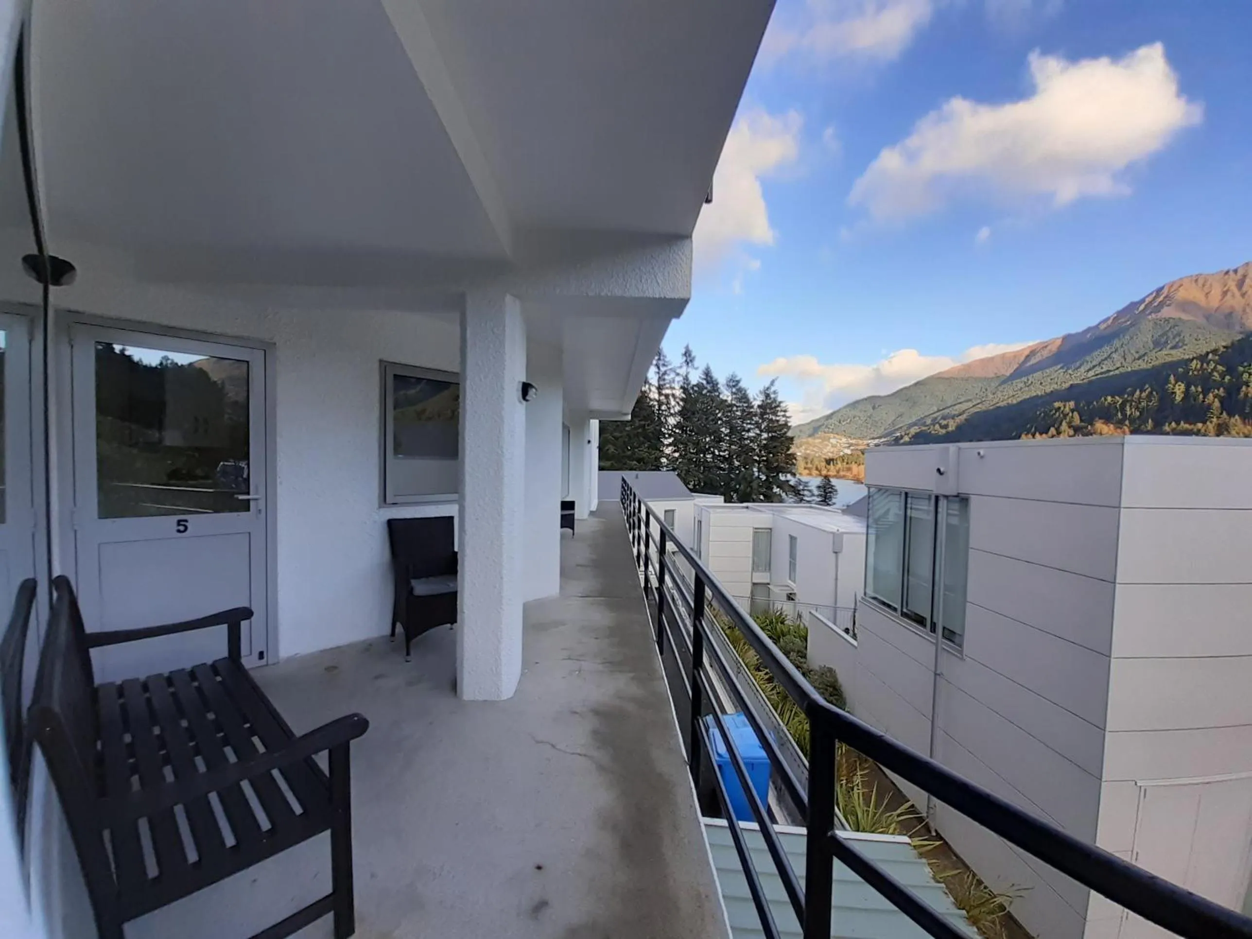 Balcony/Terrace in Caples Court Motel & Apartments