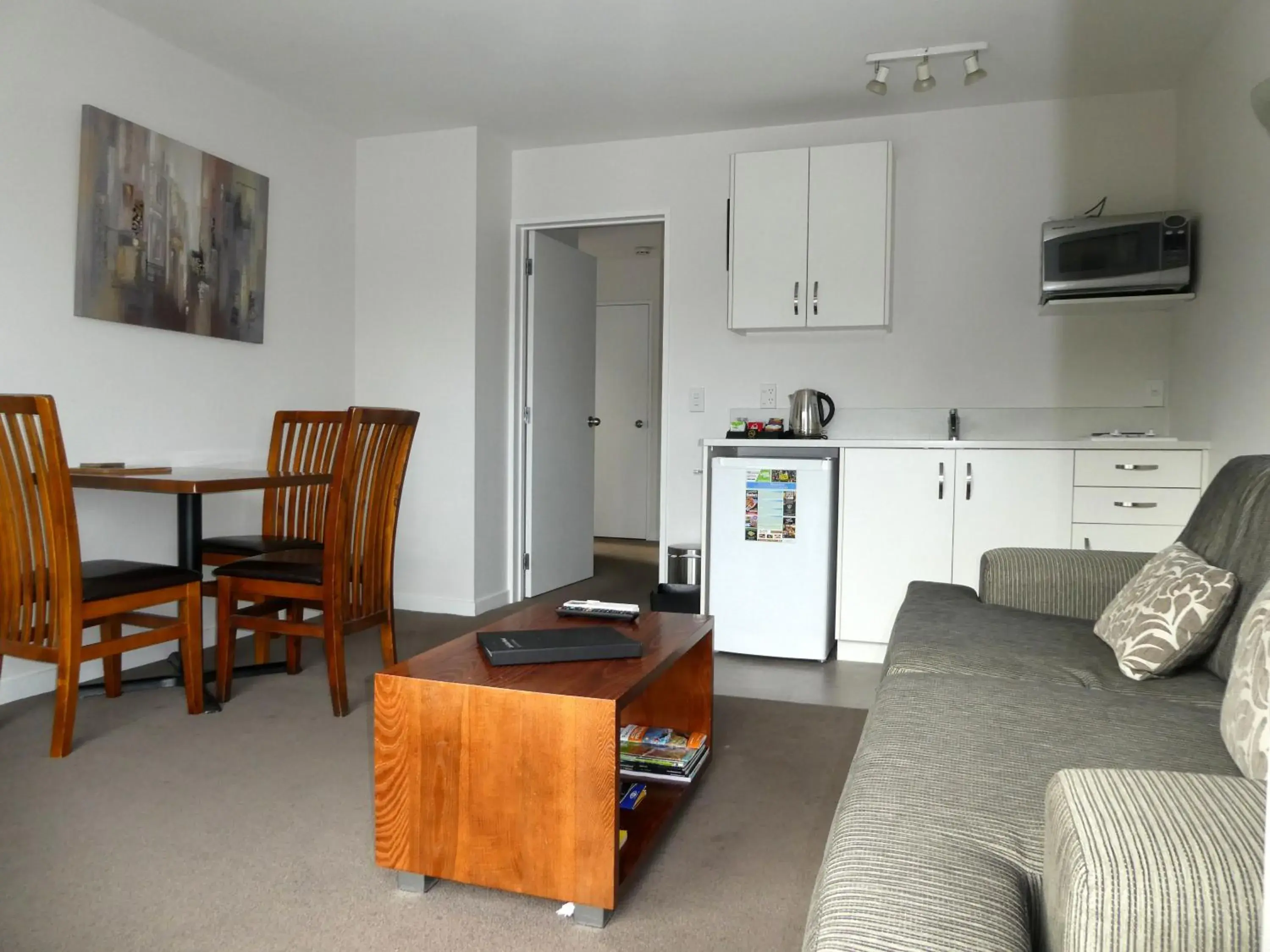 Living room in Caples Court Motel & Apartments Living room in Caples Court Motel & Apartments