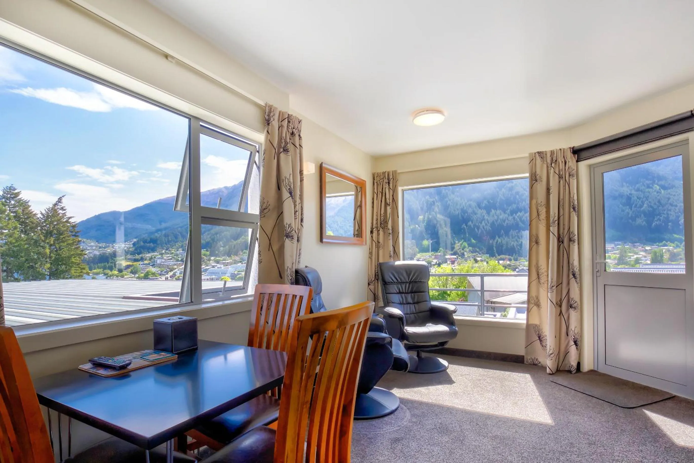 Dining area in Caples Court Motel & Apartments