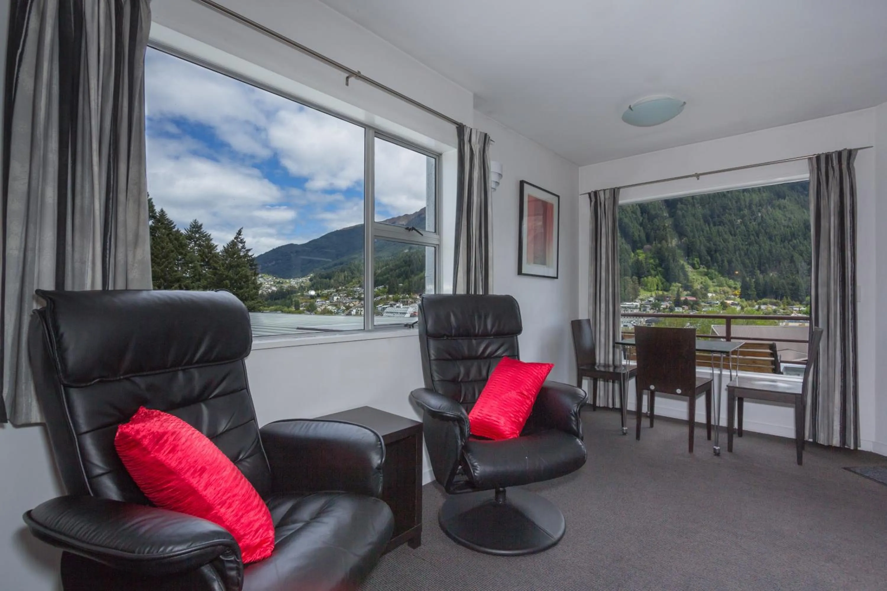 Seating area in Caples Court Motel & Apartments