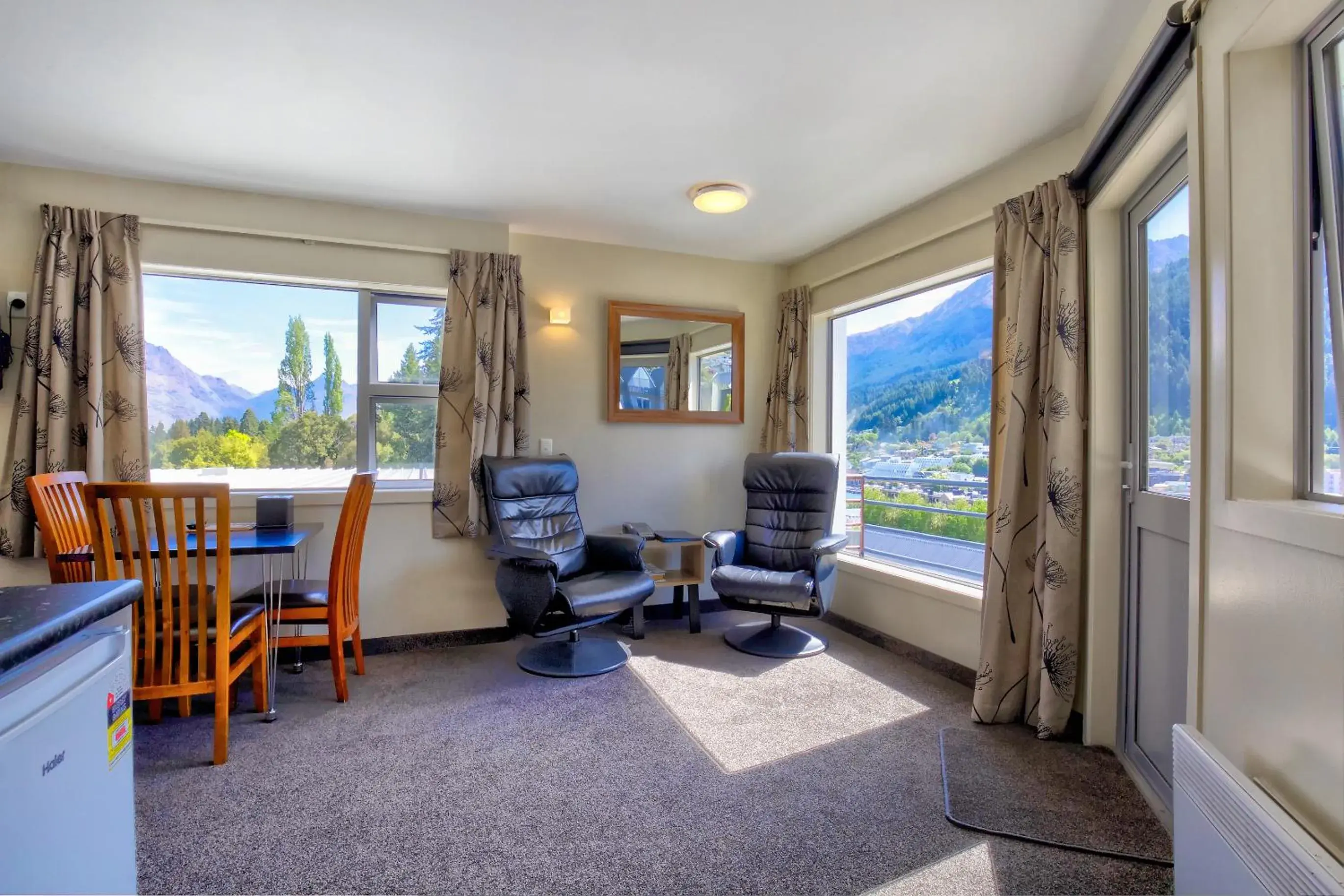 Living room in Caples Court Motel & Apartments Living room in Caples Court Motel & Apartments