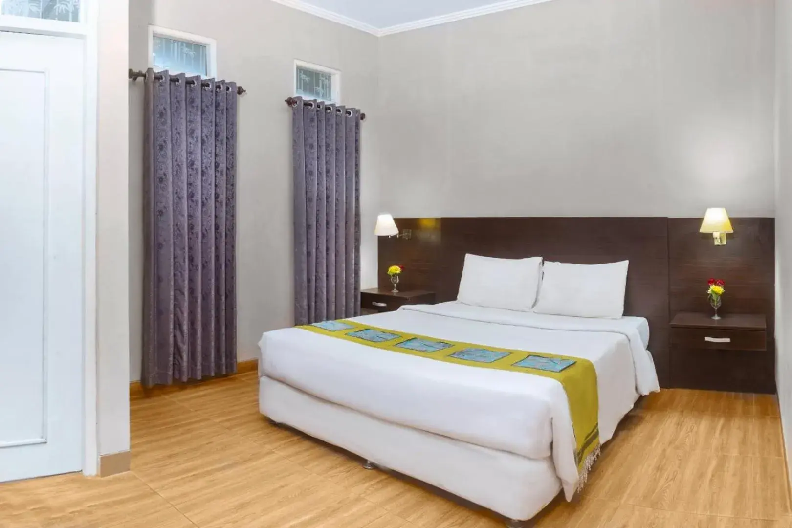 Bed in Dewi Sinta Hotel and Restaurant Bed in Dewi Sinta Hotel and Restaurant