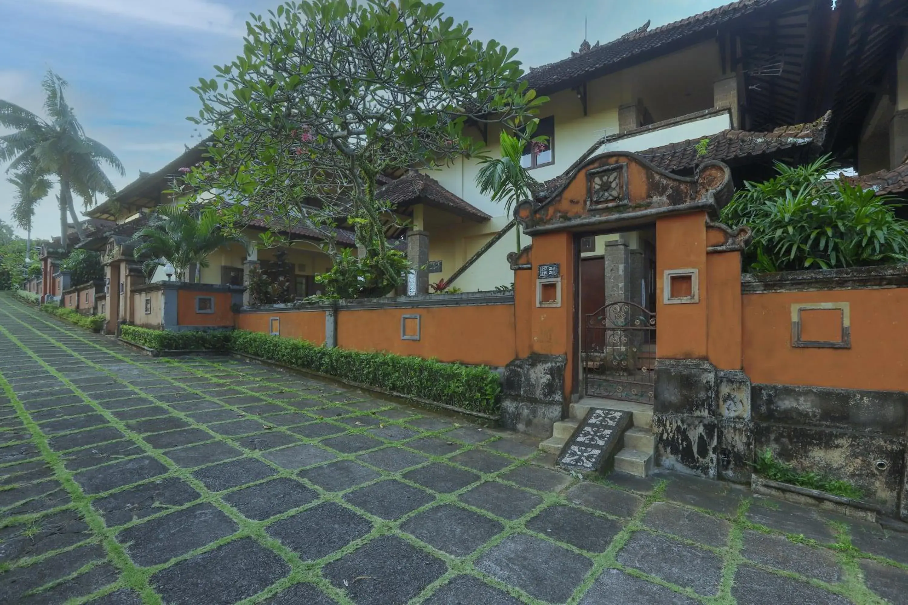 Property building in Dewi Sinta Hotel and Restaurant Property building in Dewi Sinta Hotel and Restaurant
