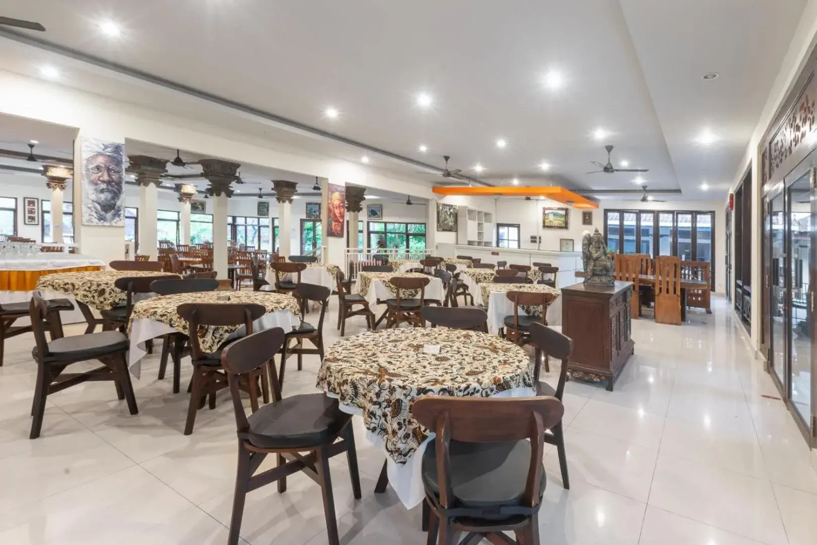 Restaurant/places to eat in Dewi Sinta Hotel and Restaurant Restaurant/places to eat in Dewi Sinta Hotel and Restaurant