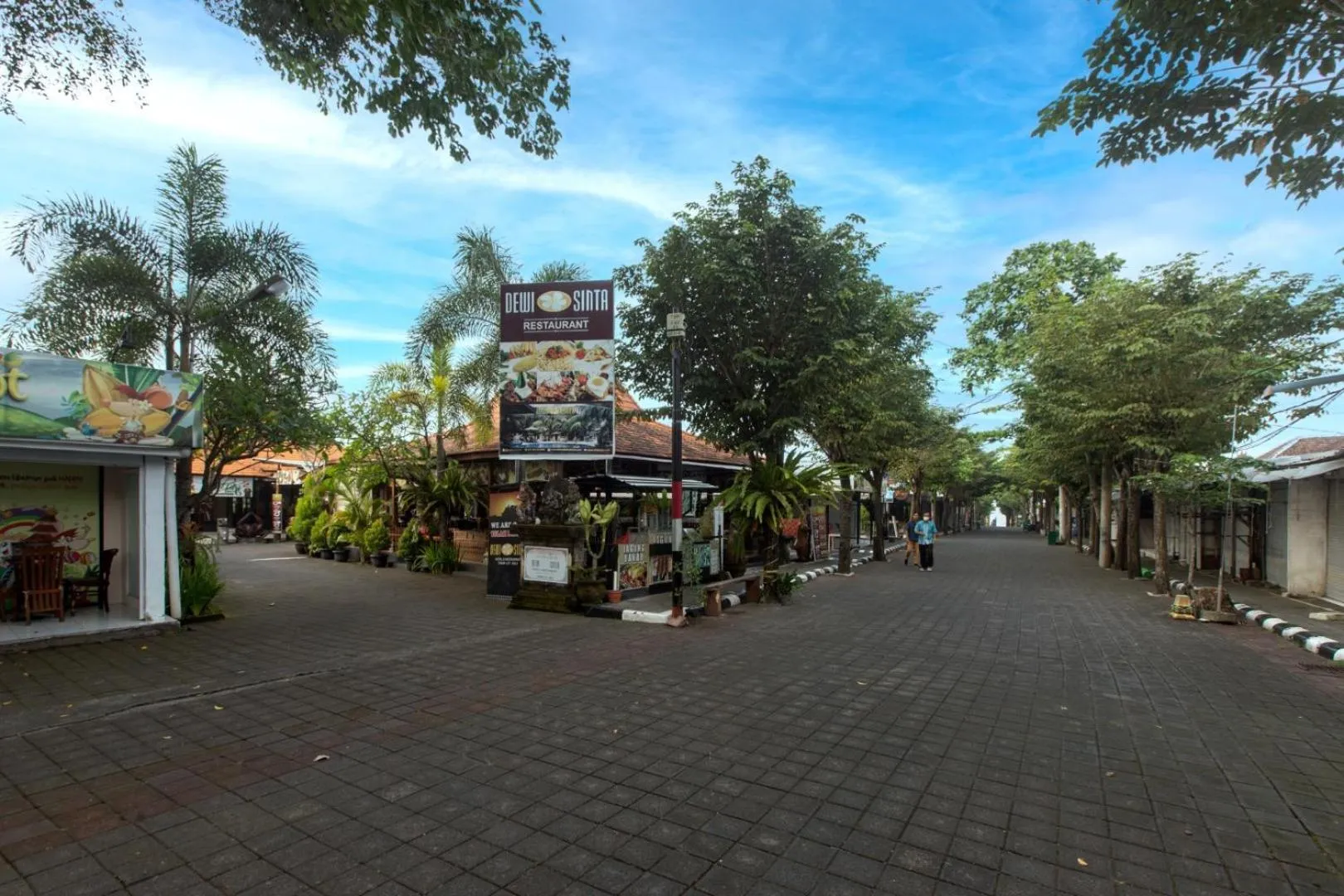 Facade/entrance in Dewi Sinta Hotel and Restaurant