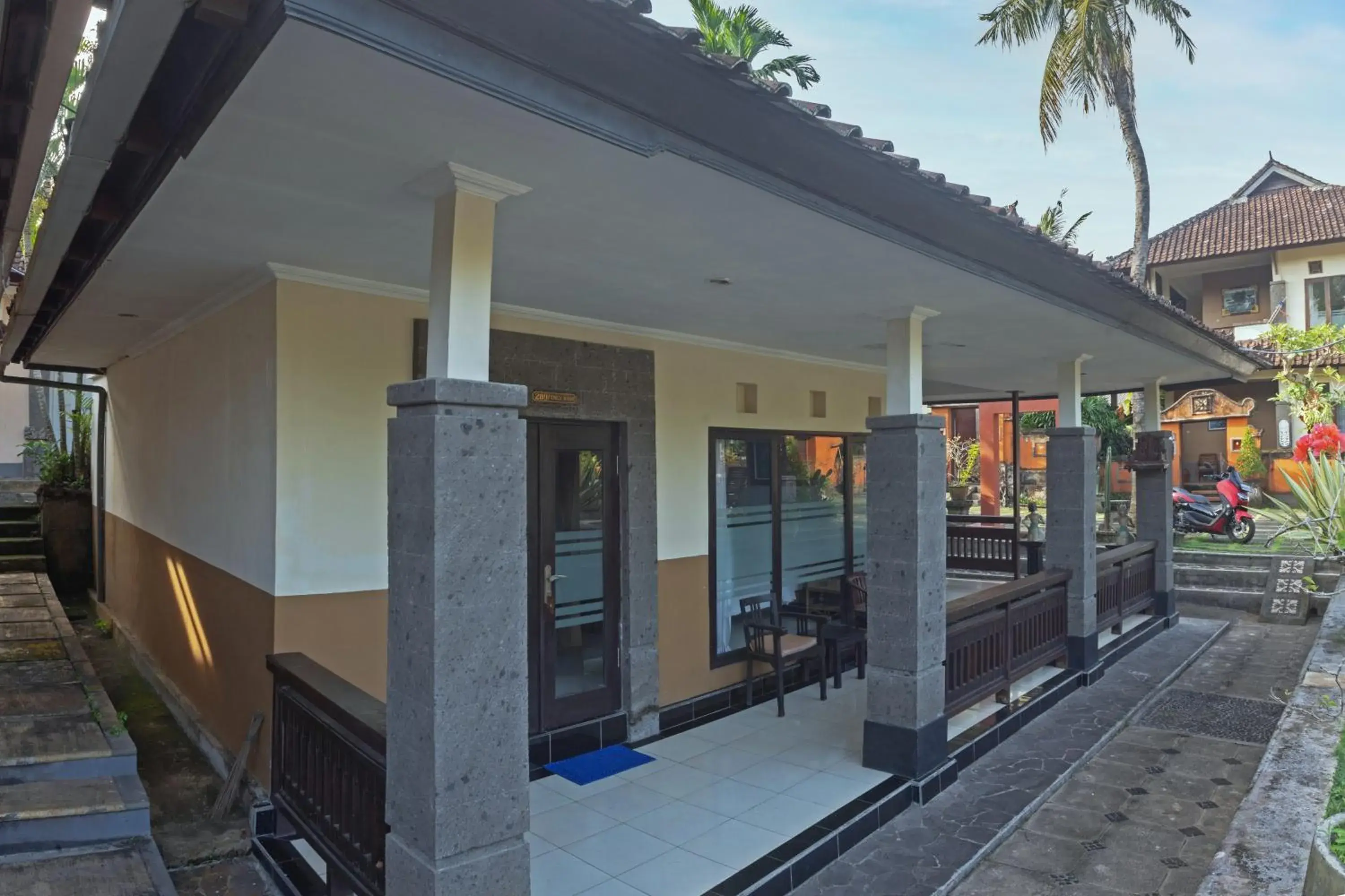 Property building in Dewi Sinta Hotel and Restaurant Property building in Dewi Sinta Hotel and Restaurant