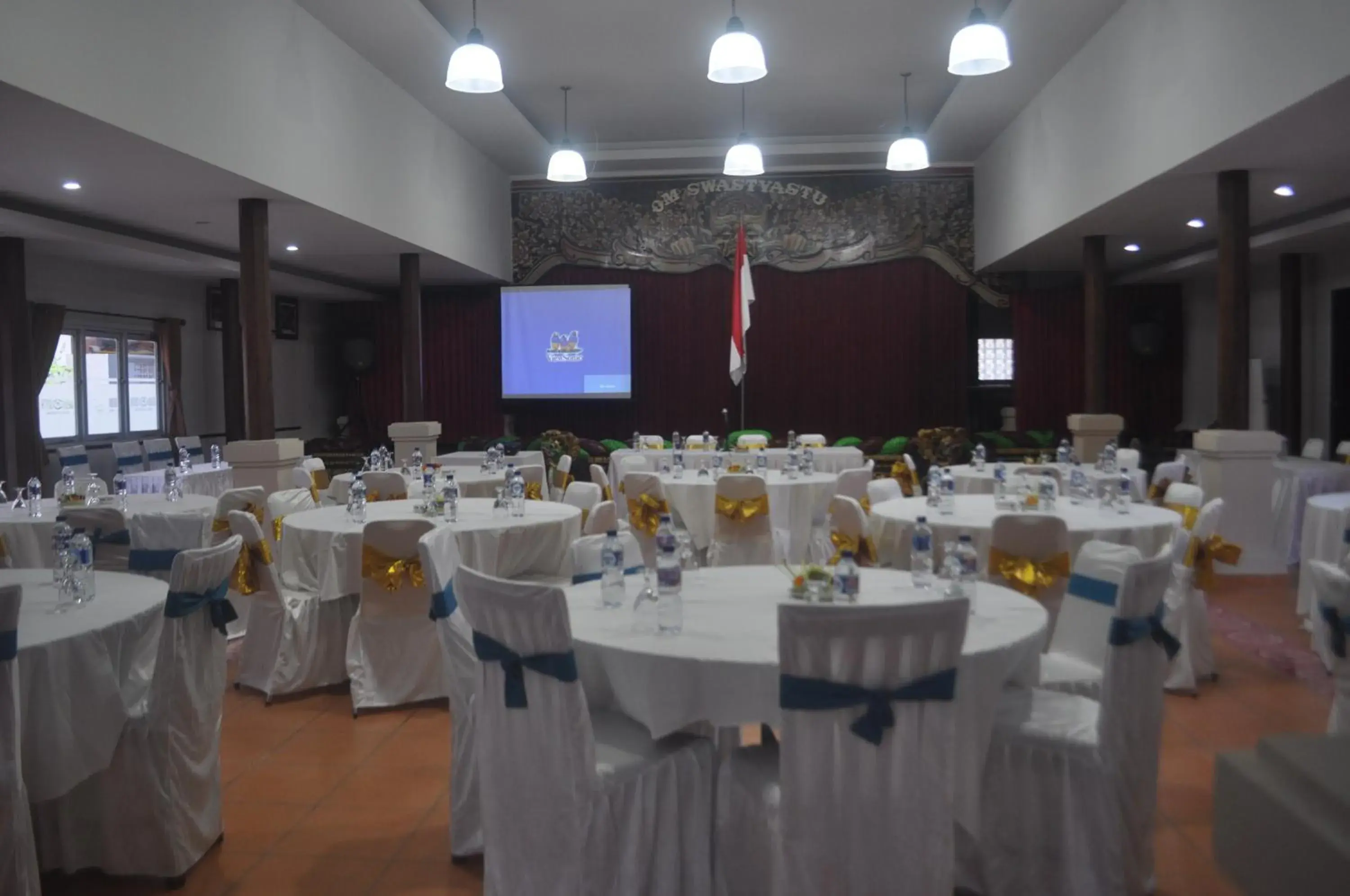 Banquet/Function facilities in Dewi Sinta Hotel and Restaurant Banquet/Function facilities in Dewi Sinta Hotel and Restaurant
