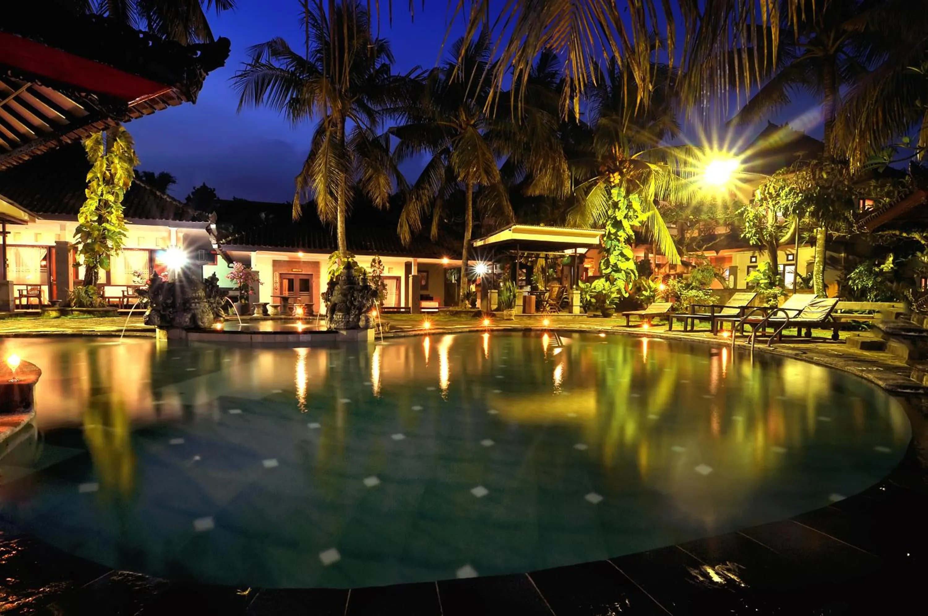 Swimming pool in Dewi Sinta Hotel and Restaurant