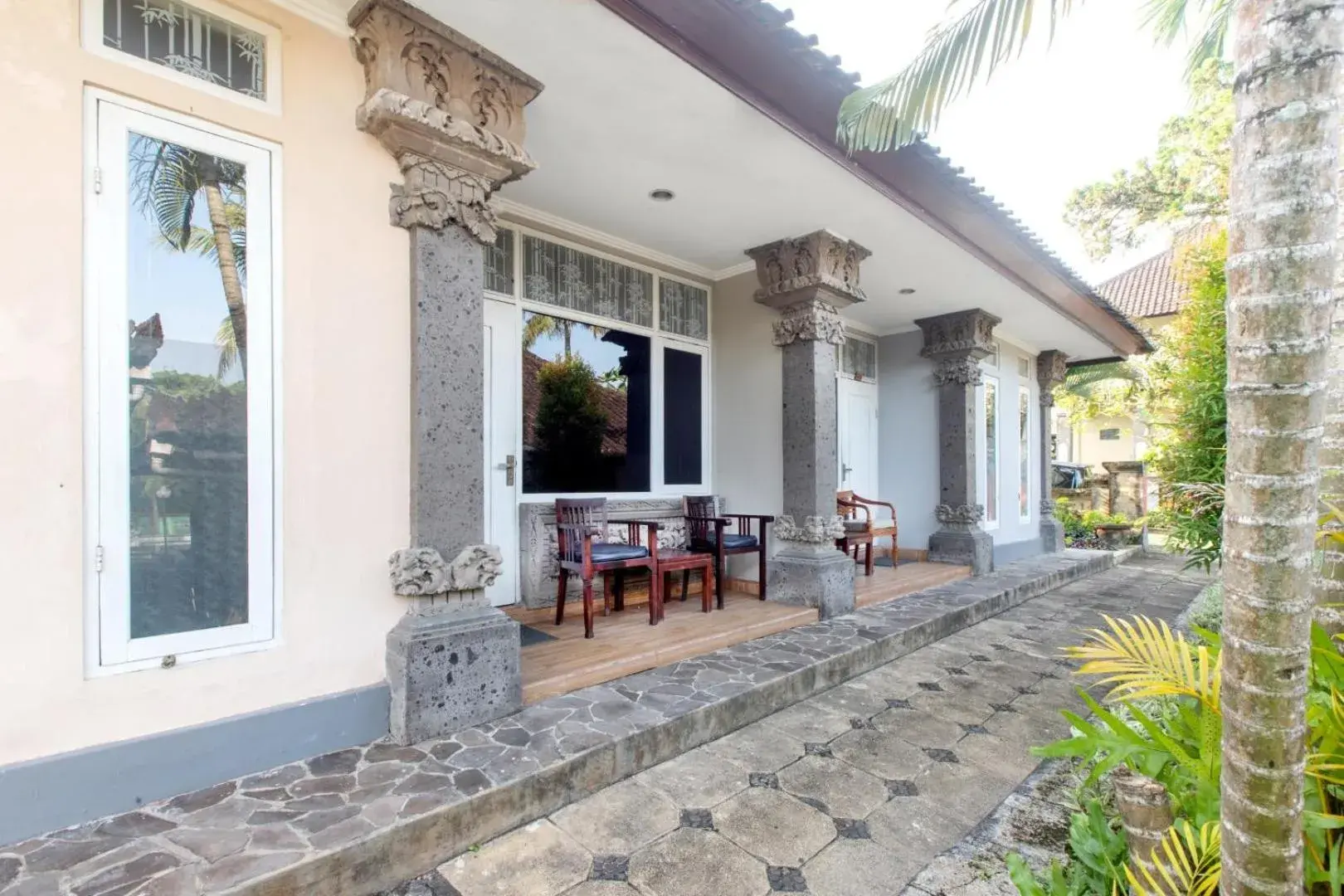 Property building in Dewi Sinta Hotel and Restaurant Property building in Dewi Sinta Hotel and Restaurant