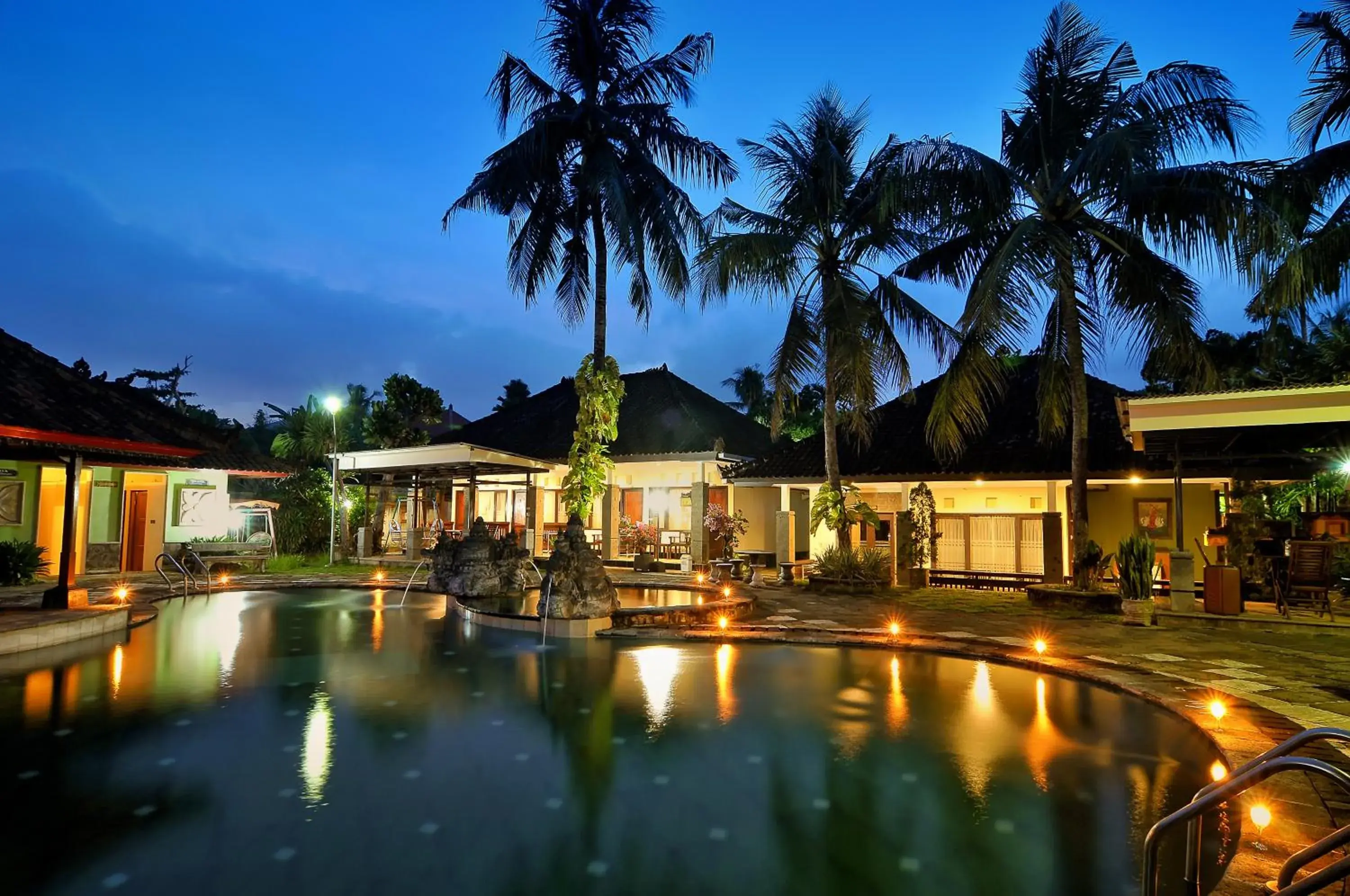 Swimming pool in Dewi Sinta Hotel and Restaurant Swimming pool in Dewi Sinta Hotel and Restaurant