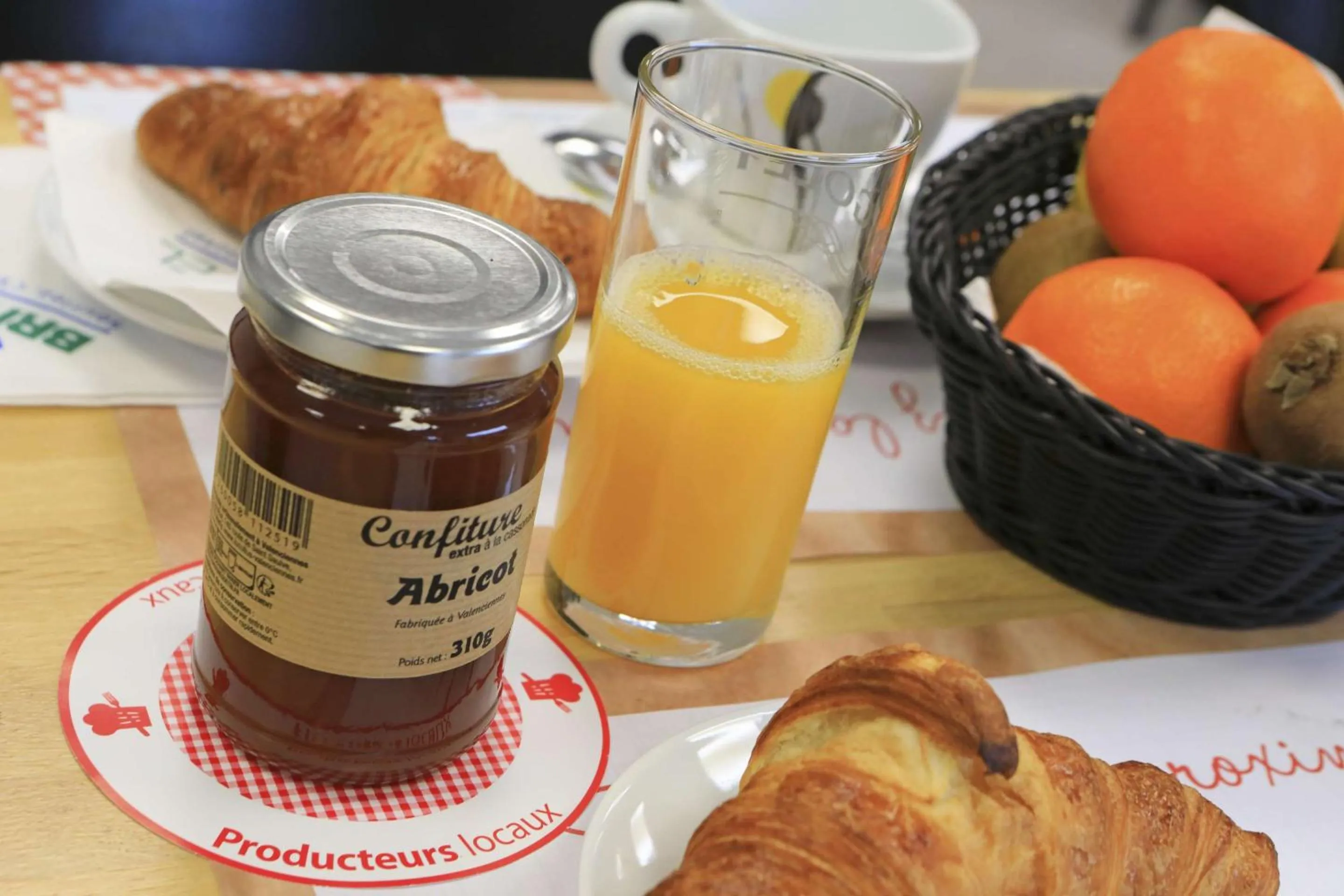 Restaurant/places to eat in Brit Hotel Le Polder