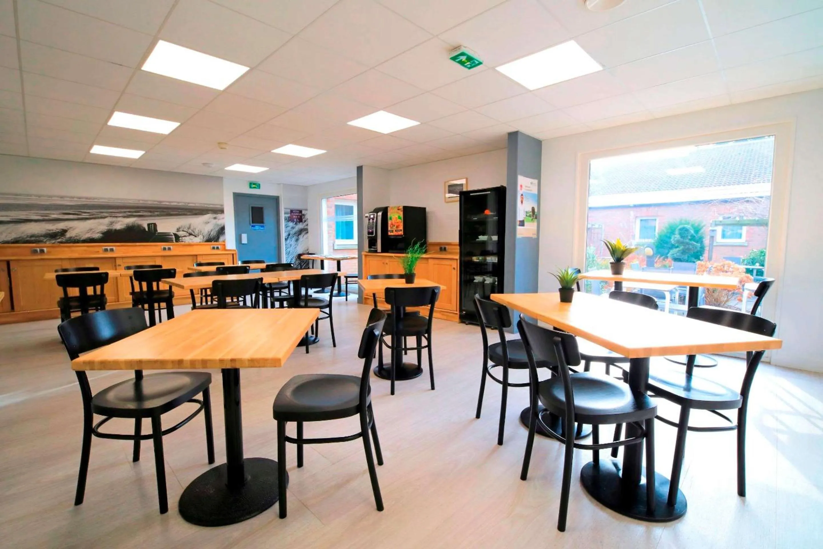 Restaurant/places to eat in Brit Hotel Le Polder