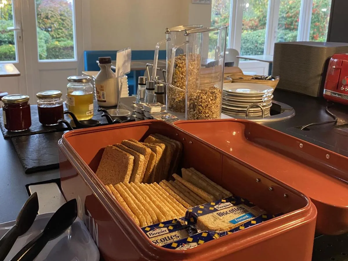Breakfast in Brit Hotel Le Polder
