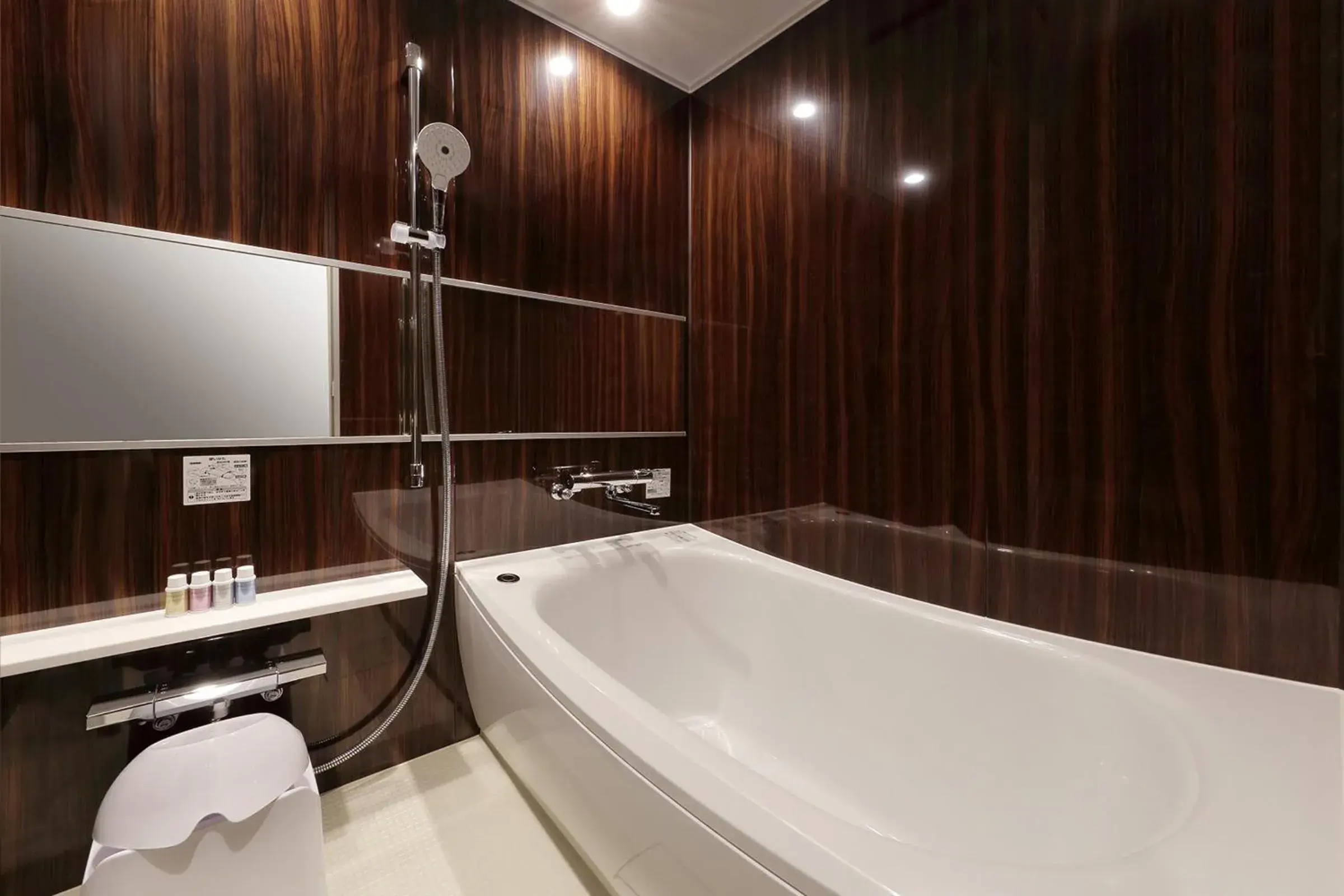 Bathroom in Keio Prelia Hotel Kyoto Karasuma-Gojo Bathroom in Keio Prelia Hotel Kyoto Karasuma-Gojo