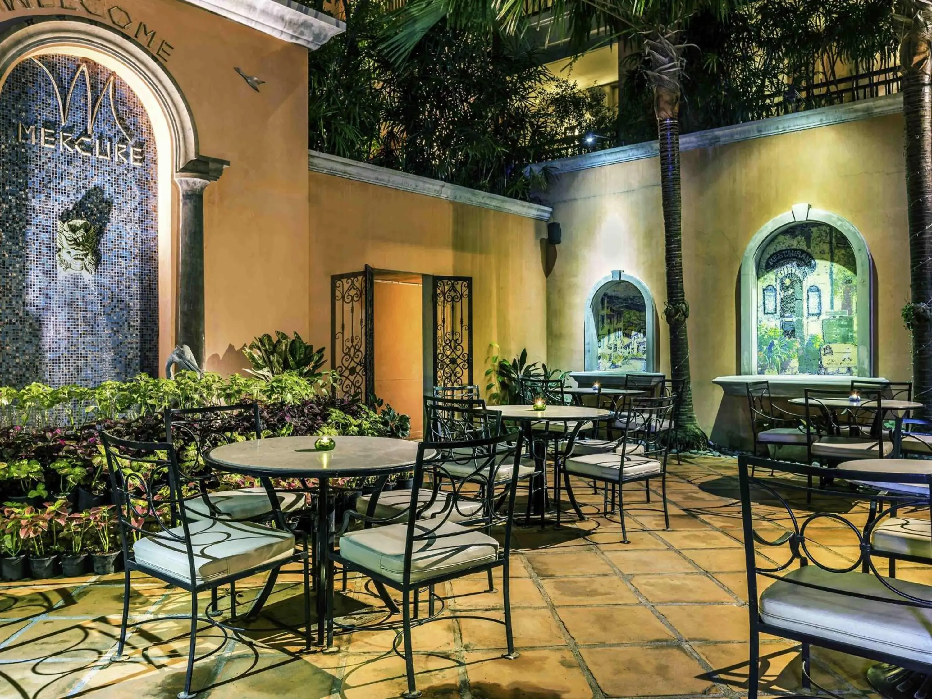 Restaurant/places to eat in Mercure Samui Chaweng Tana Restaurant/places to eat in Mercure Samui Chaweng Tana