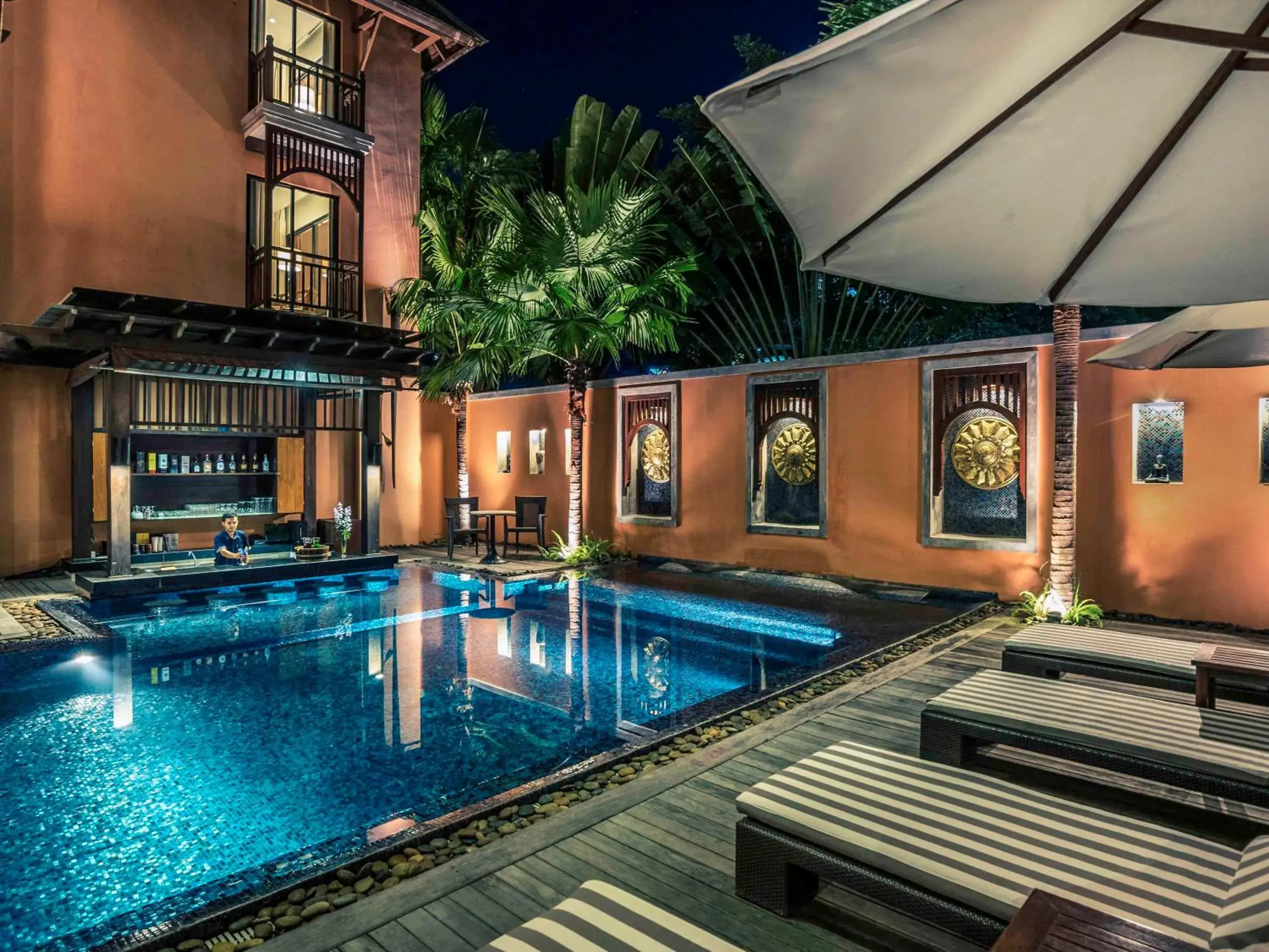 Lounge or bar in Mercure Samui Chaweng Tana Lounge or bar in Mercure Samui Chaweng Tana