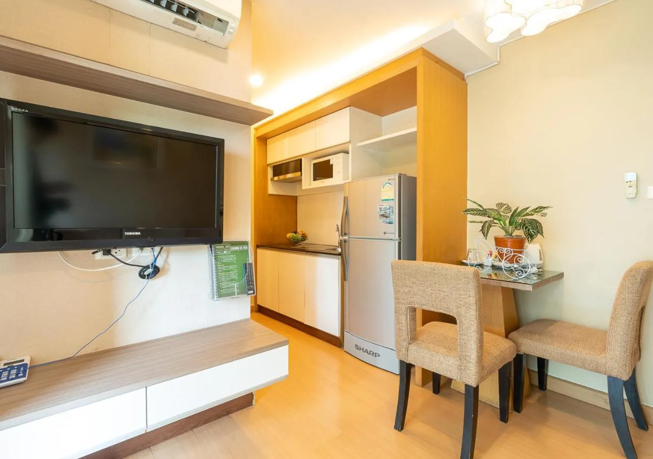 TV and multimedia in Greenview Ekkamai10 Suite