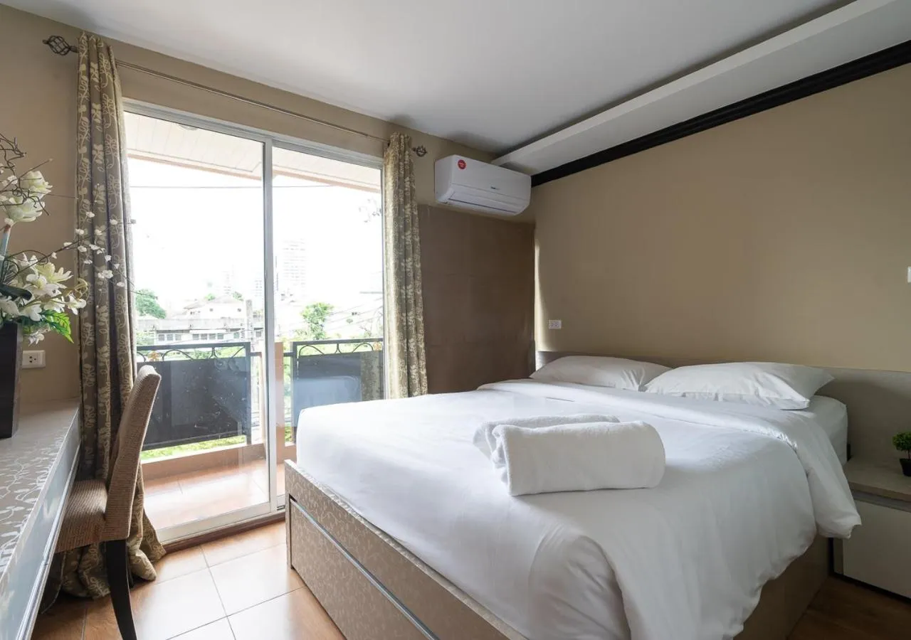 Bedroom, Bed in Greenview Ekkamai10 Suite