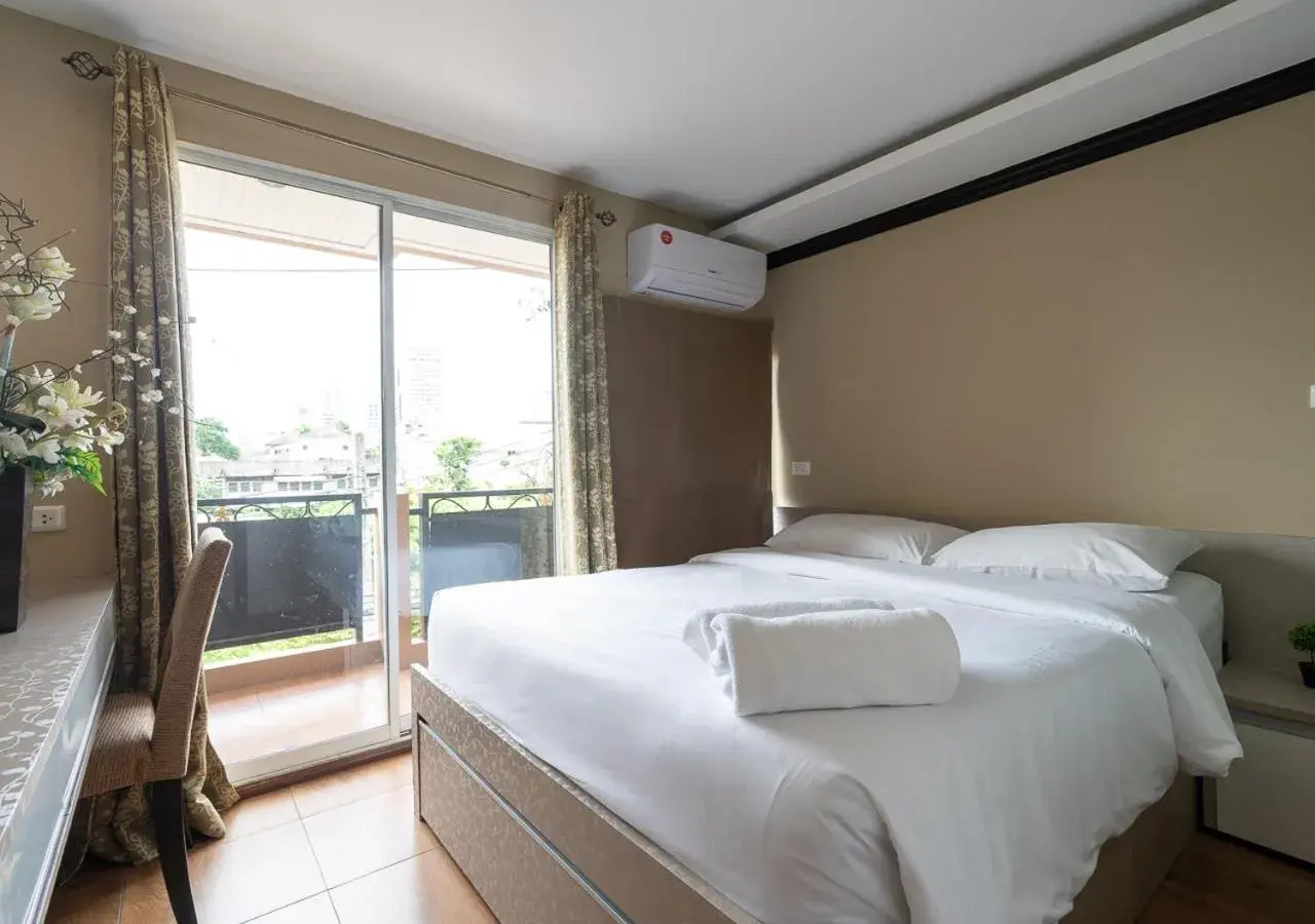 Bedroom, Bed in Greenview Ekkamai10 Suite Bedroom, Bed in Greenview Ekkamai10 Suite