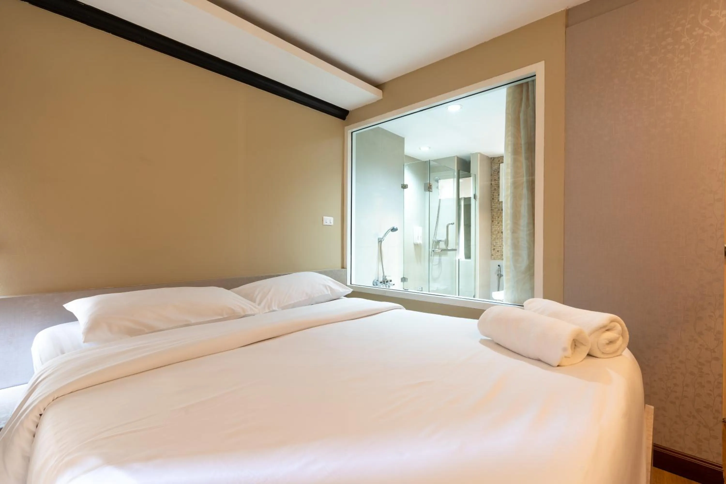 Bedroom, Bed in Greenview Ekkamai10 Suite