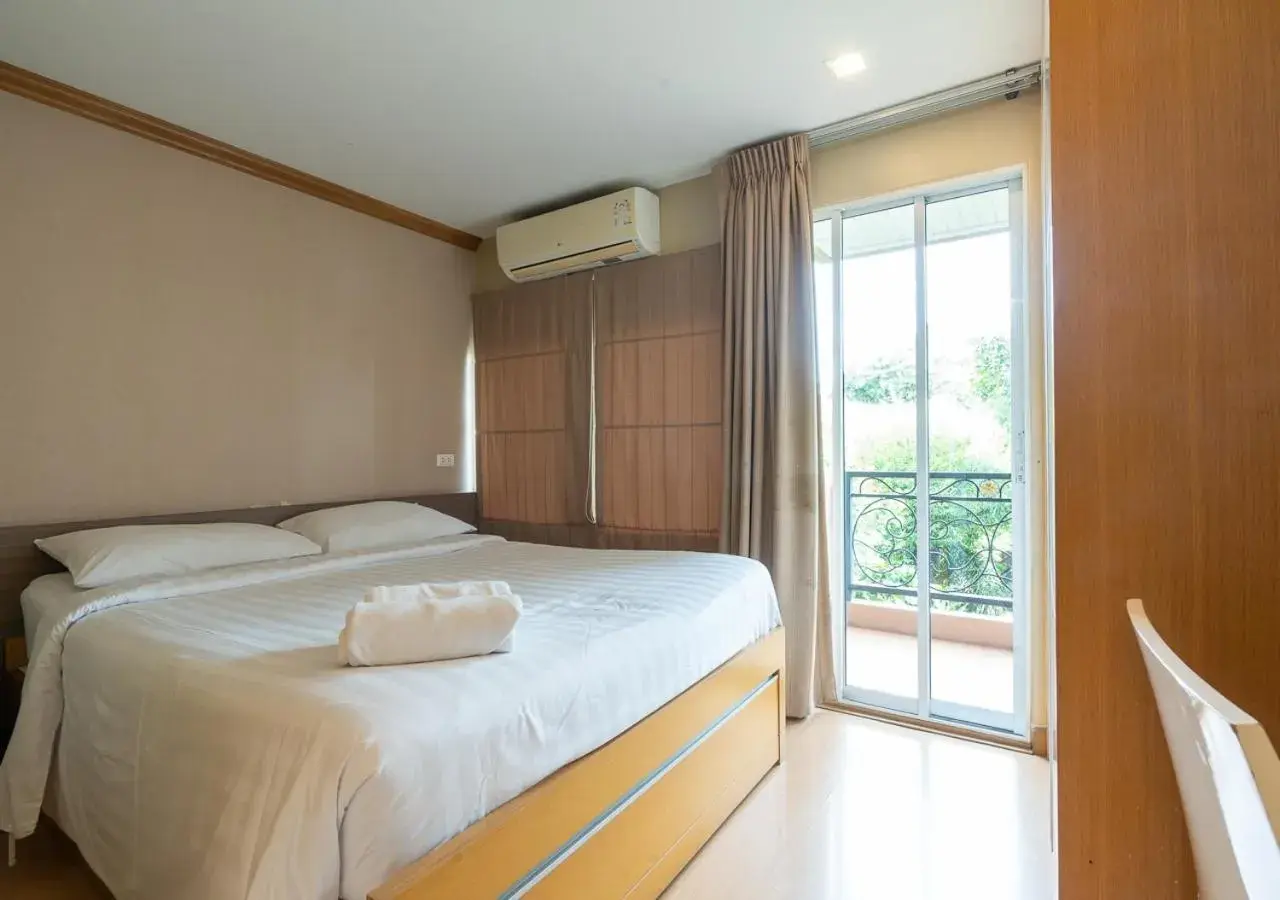 Bedroom, Bed in Greenview Ekkamai10 Suite Bedroom, Bed in Greenview Ekkamai10 Suite