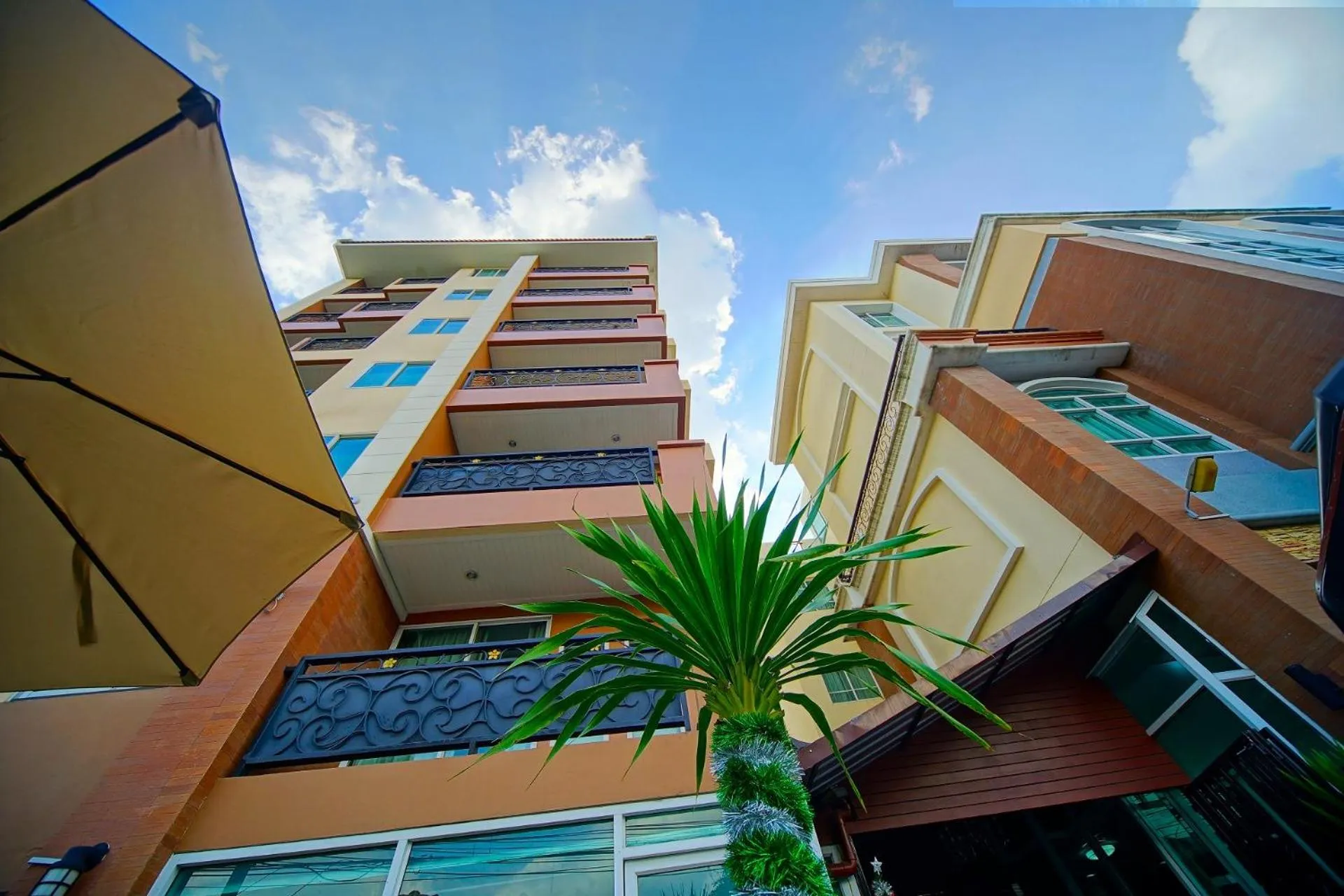 Property building in Greenview Ekkamai10 Suite