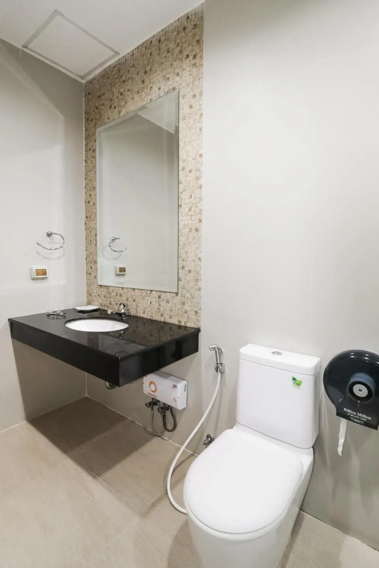 Toilet in Greenview Ekkamai10 Suite Toilet in Greenview Ekkamai10 Suite