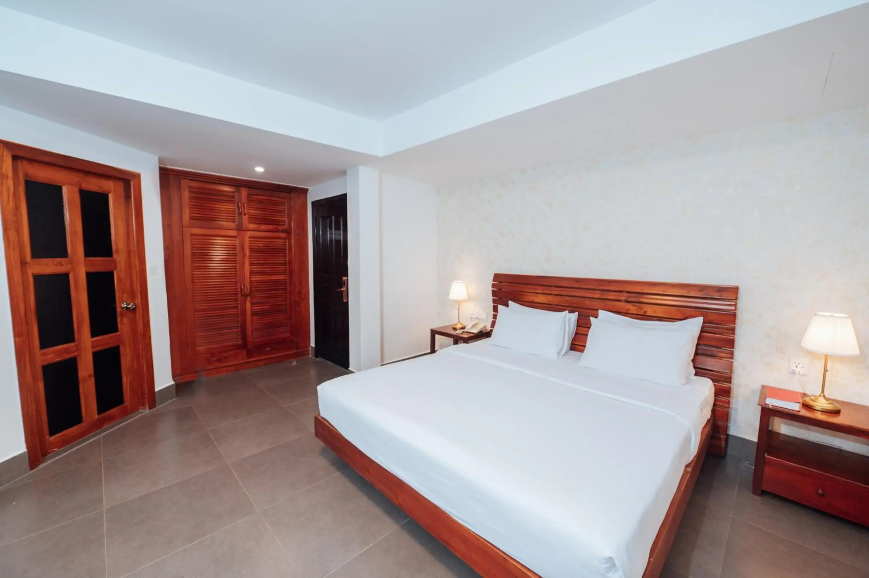 Deluxe Double Room in Cambodian Country Club Deluxe Double Room in Cambodian Country Club