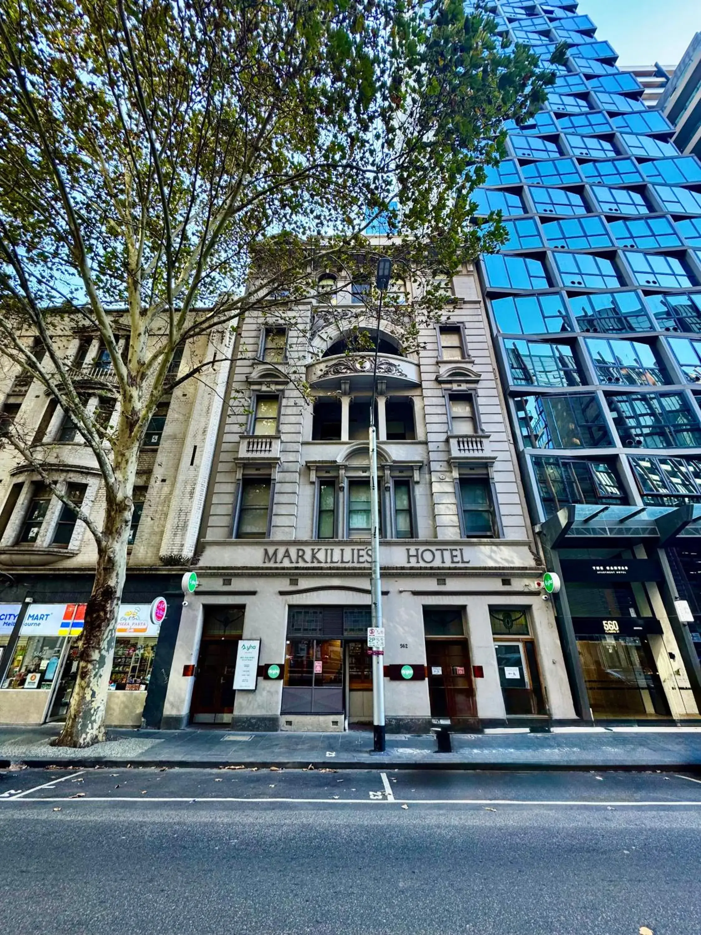 Facade/entrance in YHA Melbourne Central Facade/entrance in YHA Melbourne Central