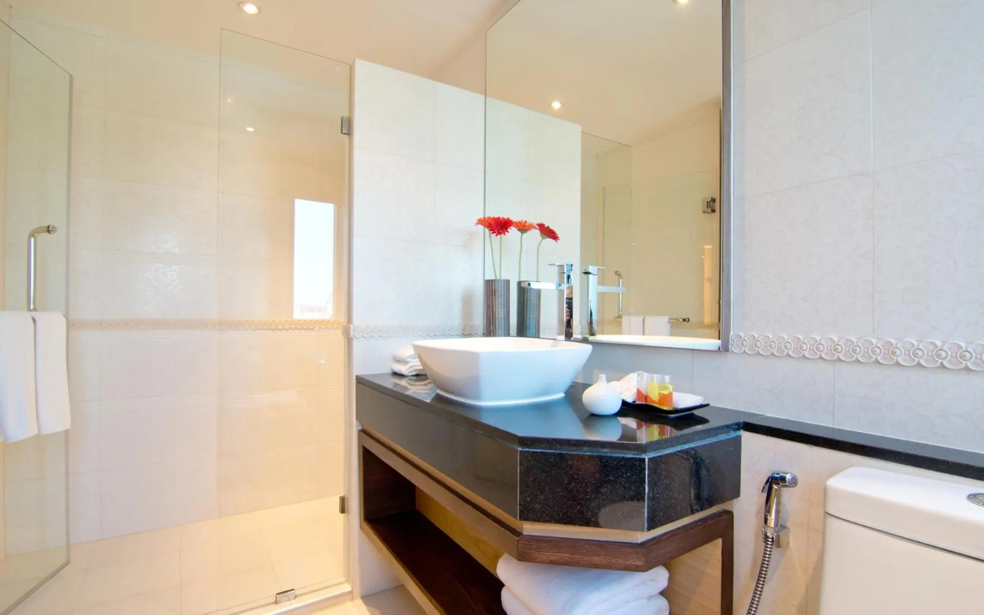 Bathroom in Grand Lord Boutique Hotel -Srinakarin