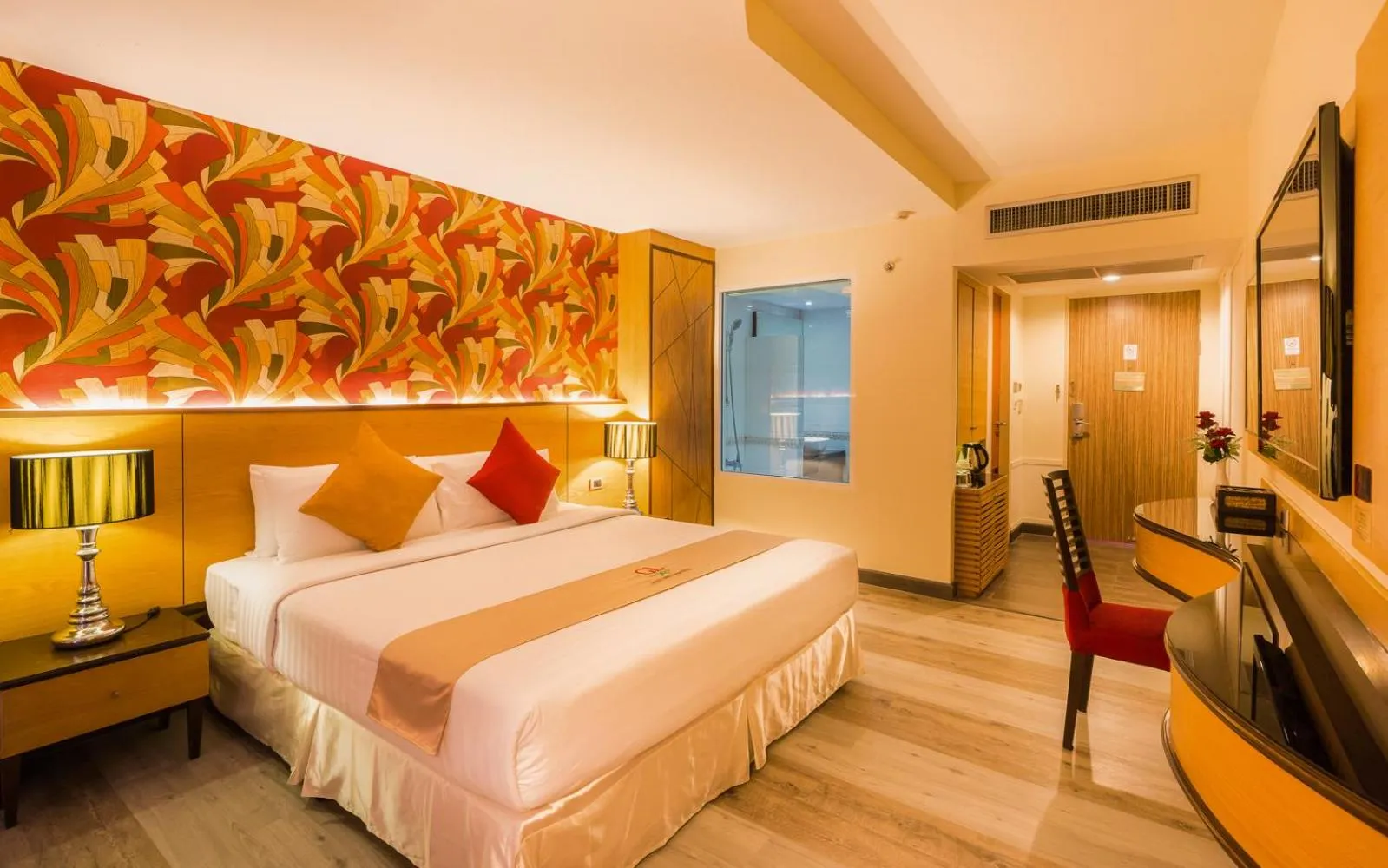 Photo of the whole room, Bed in Grand Lord Boutique Hotel -Srinakarin