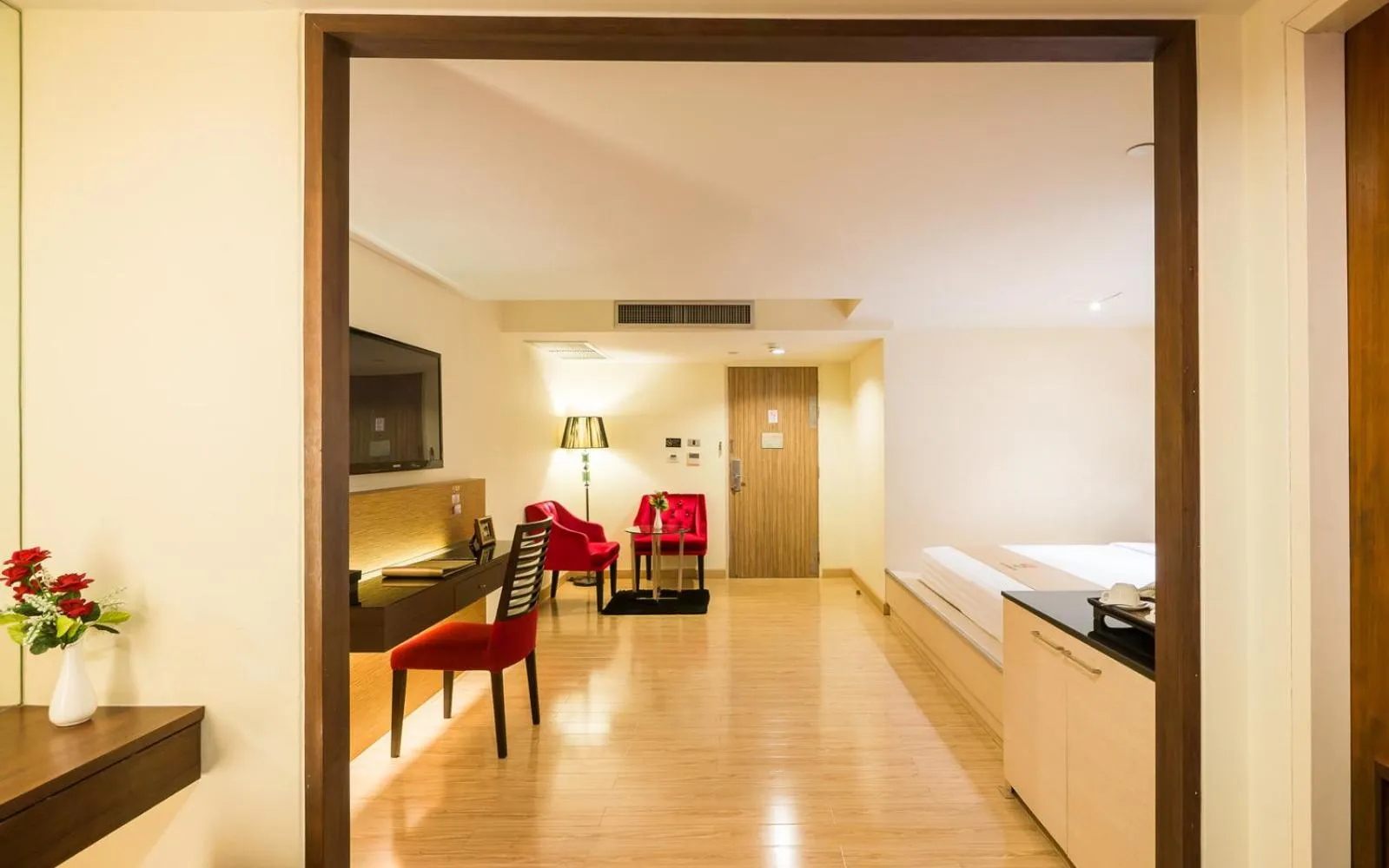 Seating area, Bed in Grand Lord Boutique Hotel -Srinakarin