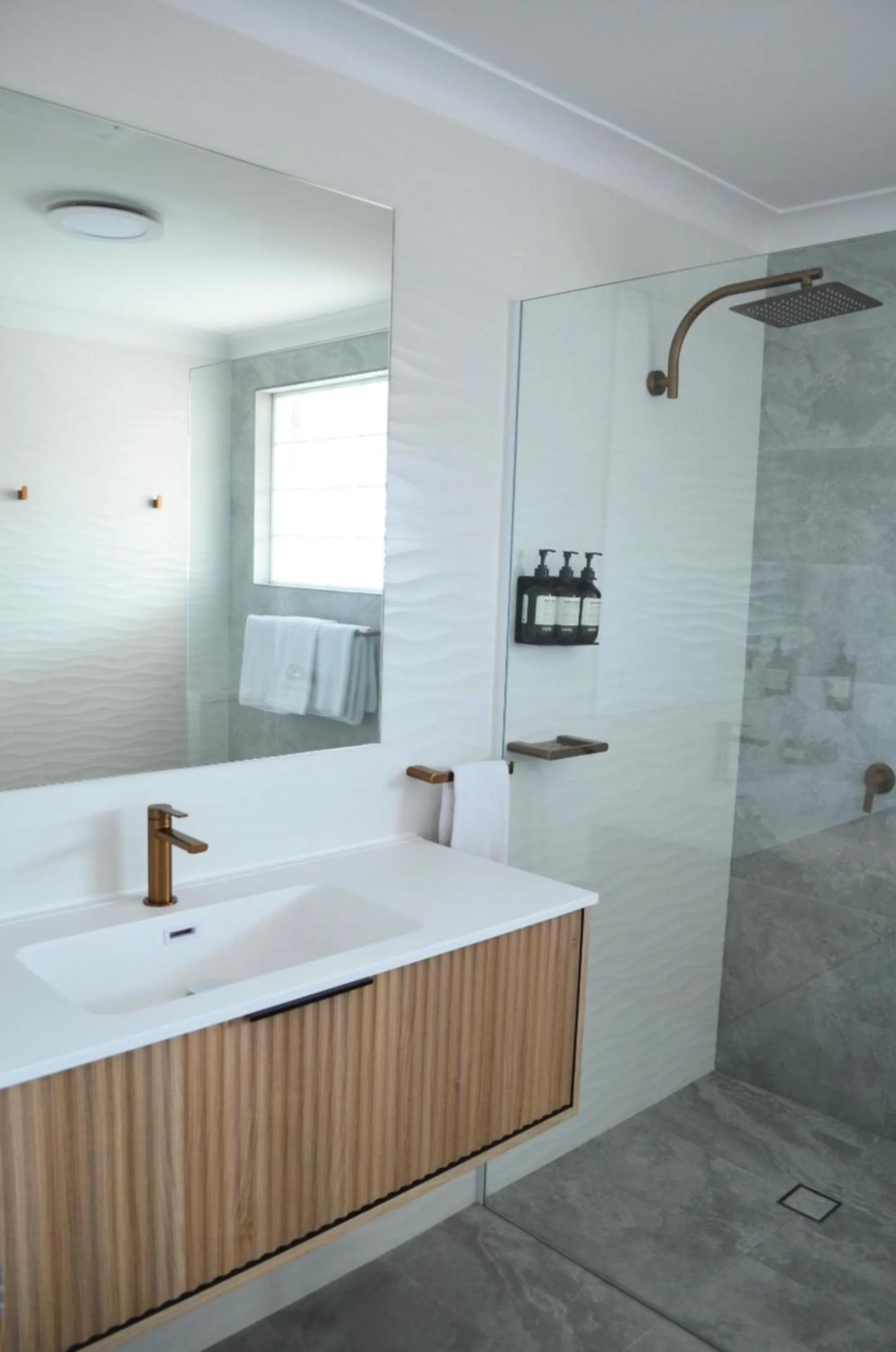 Bathroom in Bathurst Motor Inn