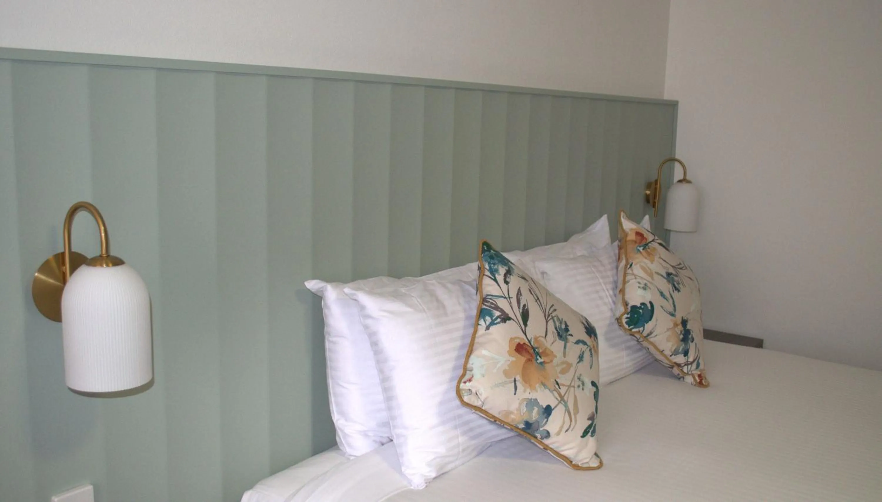 Bed in Bathurst Motor Inn