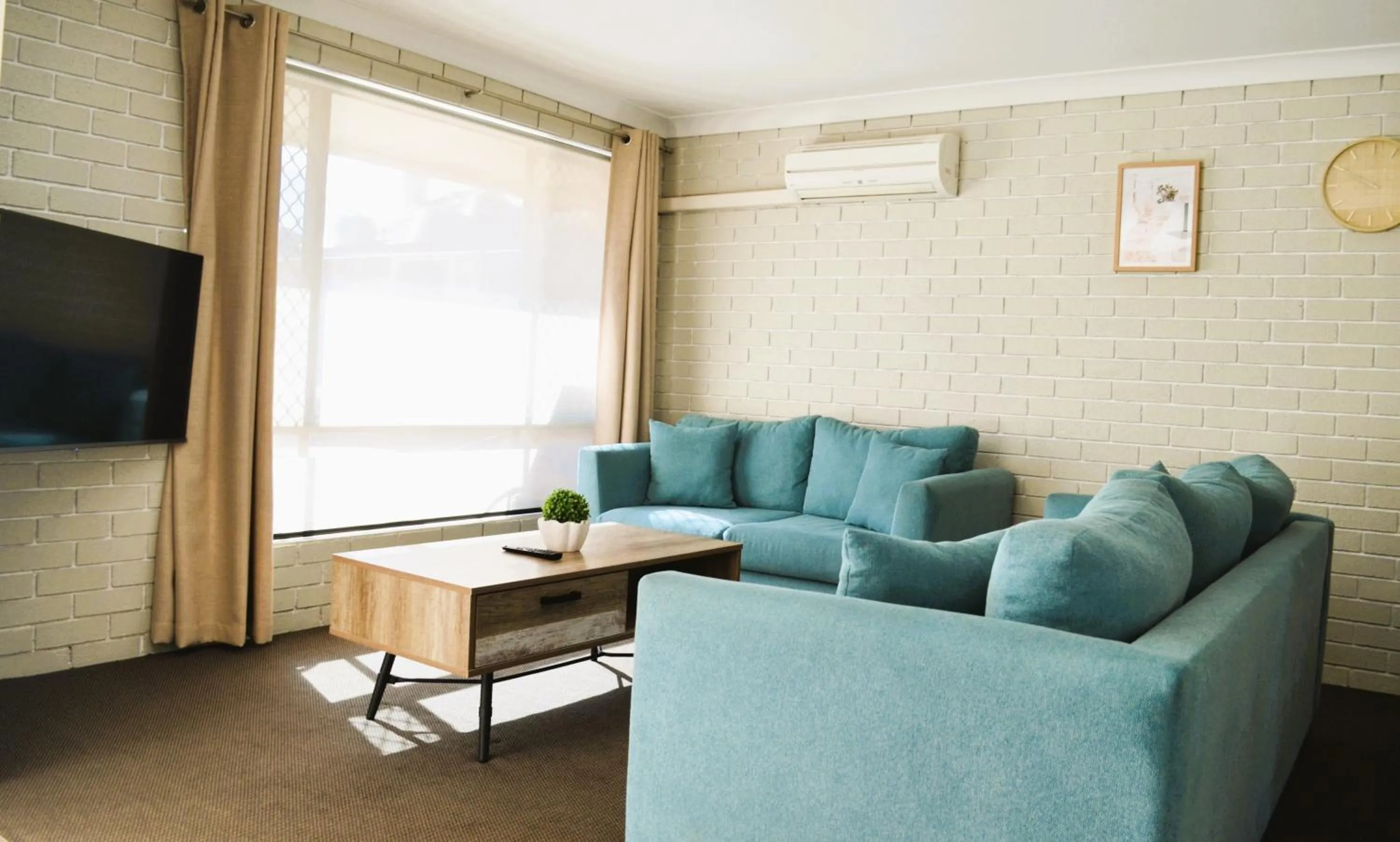 Living room in Bathurst Motor Inn